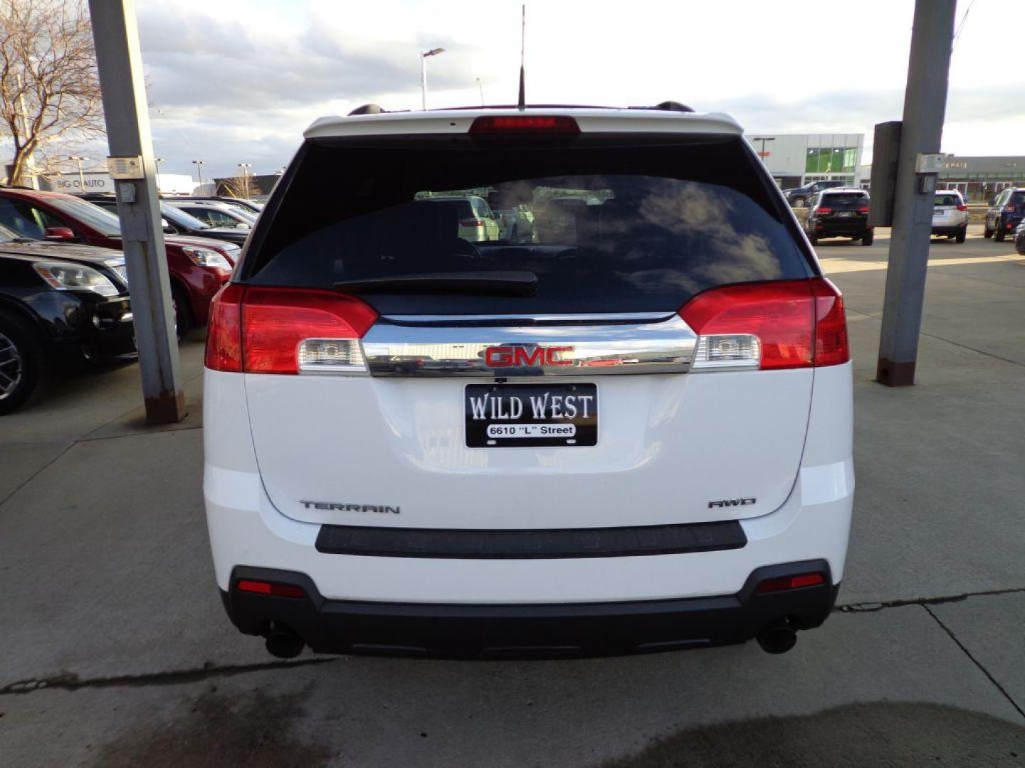 2012 WHITE GMC TERRAIN SLT (2GKFLVE58C6) with an 3.0L engine, Automatic transmission, located at 6610 L St., Omaha, NE, 68117, (402) 731-7800, 41.212872, -96.014702 - SHARP LOW MILE SLT V6 WITH HEATED LEATHER, BACKUP CAM, SUNROOF AND NEWER TIRES! *****We have found that most customers do the majority of their shopping online before visiting a dealership. For this reason we feel it necessary to have a competitive price on our used vehicles right up front. We - Photo#4