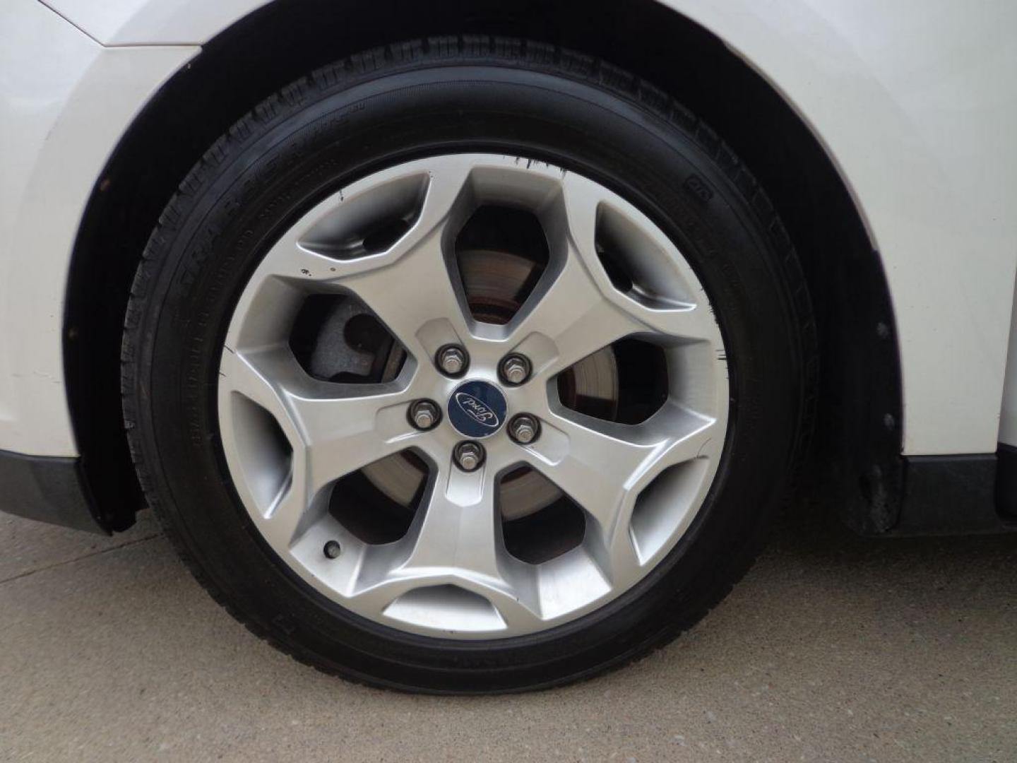 2011 WHITE FORD TAURUS SHO (1FAHP2KT1BG) with an 3.5L engine, Automatic transmission, located at 6610 L St., Omaha, NE, 68117, (402) 731-7800, 41.212872, -96.014702 - FRESH TRADE-IN, PRE-INSPECTED, LOADED WITH OPTIONS AND NEWER TIRES! *****We have found that most customers do the majority of their shopping online before visiting a dealership. For this reason we feel it necessary to have a competitive price on our used vehicles right up front. We spend time - Photo#7