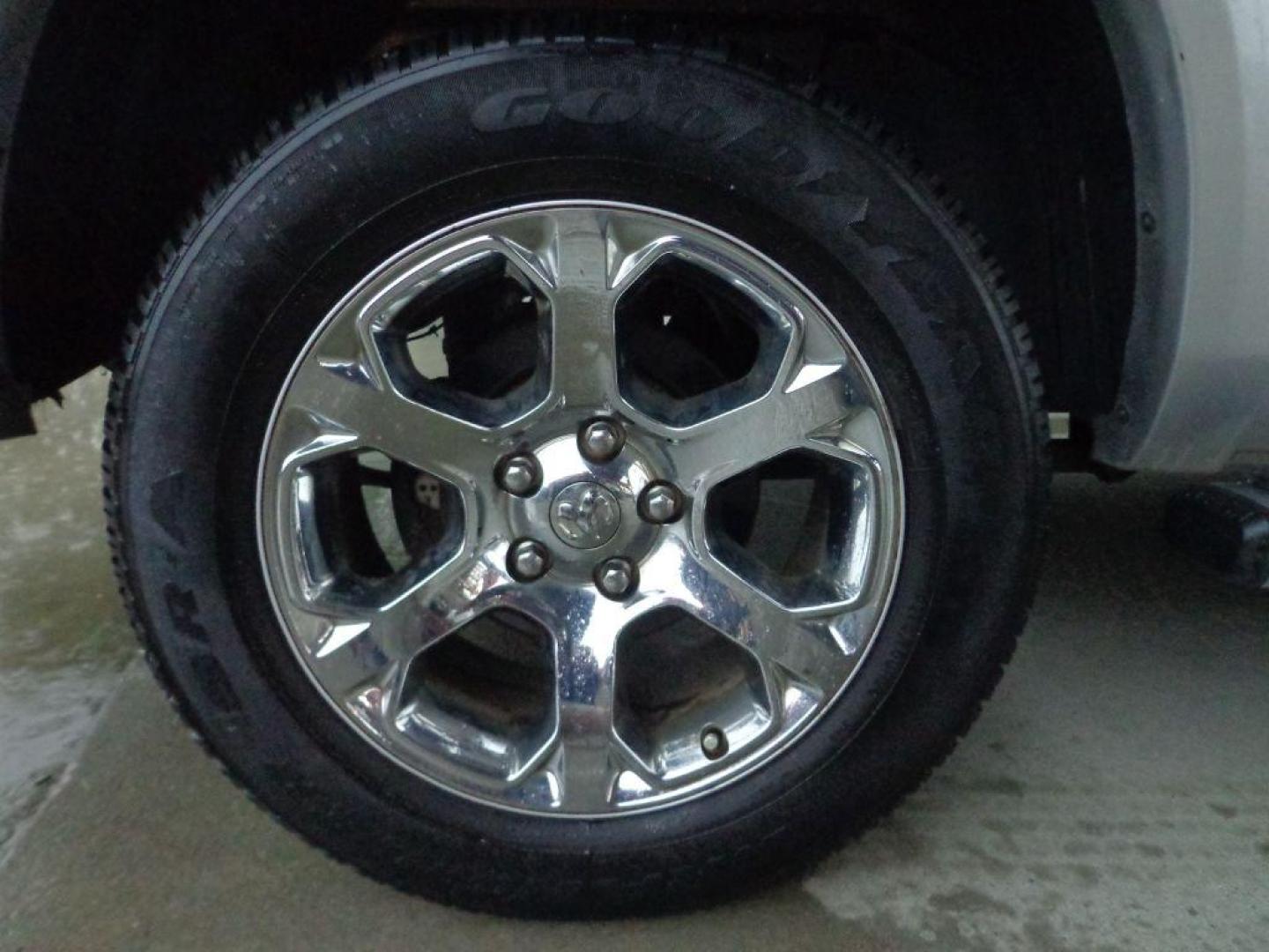 2014 WHITE RAM 1500 LARAMIE (1C6RR7VT9ES) with an 5.7L engine, Automatic transmission, located at 6610 L St., Omaha, NE, 68117, (402) 731-7800, 41.212872, -96.014702 - SHARP LARAMIE 2-OWNERS CLEAN CARFAX LOW MILEAGE LOADED WITH FRONT HEATED/COOLED SEATS, REAR HEATED SEATS, SUNROOF, NAV, BACKUP CAM, POWER REAR WINDOW, ALPINE AUDIO, REMOTE START AND MUCH MORE! *****We have found that most customers do the majority of their shopping online before visiting a de - Photo#9