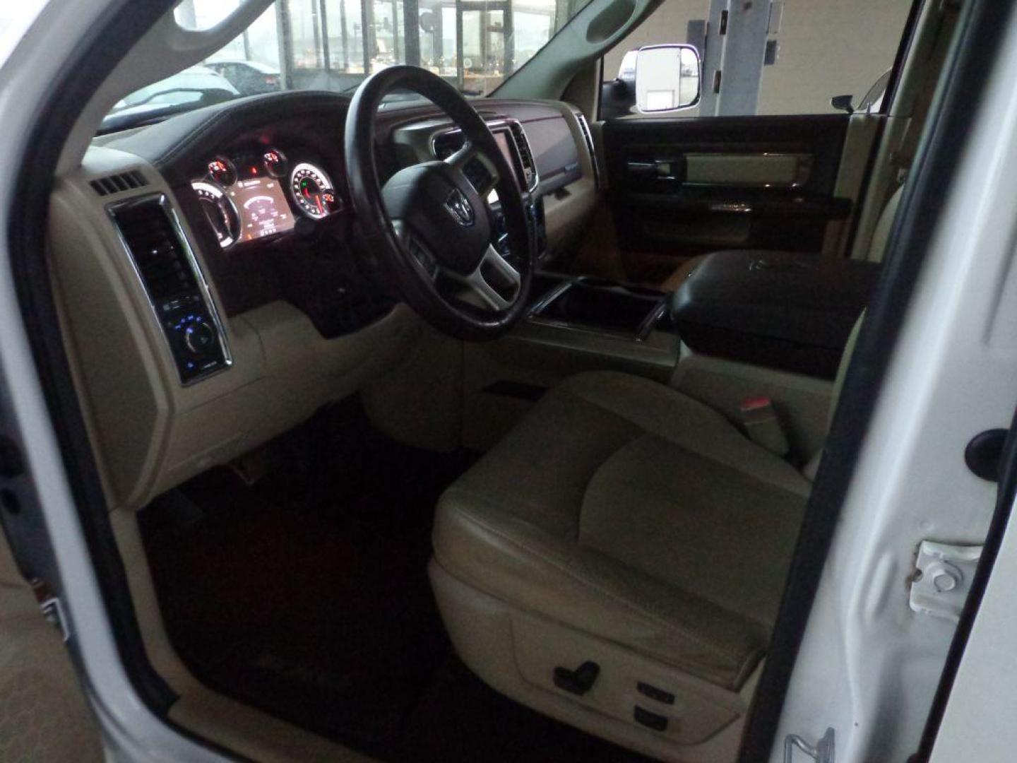 2014 WHITE RAM 1500 LARAMIE (1C6RR7VT9ES) with an 5.7L engine, Automatic transmission, located at 6610 L St., Omaha, NE, 68117, (402) 731-7800, 41.212872, -96.014702 - SHARP LARAMIE 2-OWNERS CLEAN CARFAX LOW MILEAGE LOADED WITH FRONT HEATED/COOLED SEATS, REAR HEATED SEATS, SUNROOF, NAV, BACKUP CAM, POWER REAR WINDOW, ALPINE AUDIO, REMOTE START AND MUCH MORE! *****We have found that most customers do the majority of their shopping online before visiting a de - Photo#14