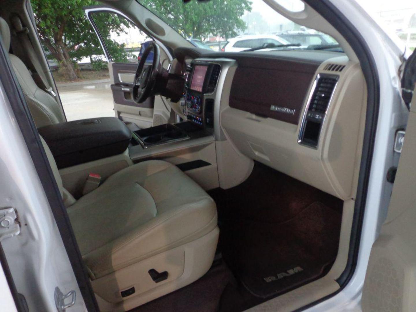 2014 WHITE RAM 1500 LARAMIE (1C6RR7VT9ES) with an 5.7L engine, Automatic transmission, located at 6610 L St., Omaha, NE, 68117, (402) 731-7800, 41.212872, -96.014702 - SHARP LARAMIE 2-OWNERS CLEAN CARFAX LOW MILEAGE LOADED WITH FRONT HEATED/COOLED SEATS, REAR HEATED SEATS, SUNROOF, NAV, BACKUP CAM, POWER REAR WINDOW, ALPINE AUDIO, REMOTE START AND MUCH MORE! *****We have found that most customers do the majority of their shopping online before visiting a de - Photo#17