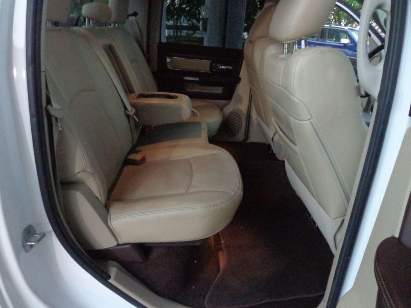 2014 WHITE RAM 1500 LARAMIE (1C6RR7VT9ES) with an 5.7L engine, Automatic transmission, located at 6610 L St., Omaha, NE, 68117, (402) 731-7800, 41.212872, -96.014702 - SHARP LARAMIE 2-OWNERS CLEAN CARFAX LOW MILEAGE LOADED WITH FRONT HEATED/COOLED SEATS, REAR HEATED SEATS, SUNROOF, NAV, BACKUP CAM, POWER REAR WINDOW, ALPINE AUDIO, REMOTE START AND MUCH MORE! *****We have found that most customers do the majority of their shopping online before visiting a de - Photo#18