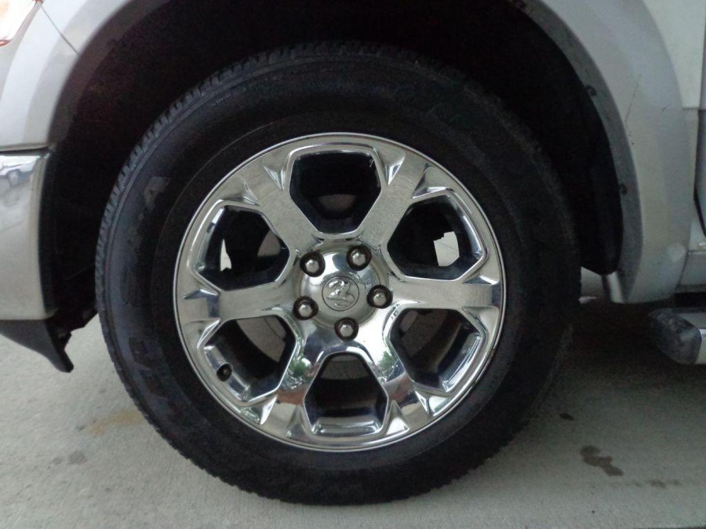 2014 WHITE RAM 1500 LARAMIE (1C6RR7VT9ES) with an 5.7L engine, Automatic transmission, located at 6610 L St., Omaha, NE, 68117, (402) 731-7800, 41.212872, -96.014702 - SHARP LARAMIE 2-OWNERS CLEAN CARFAX LOW MILEAGE LOADED WITH FRONT HEATED/COOLED SEATS, REAR HEATED SEATS, SUNROOF, NAV, BACKUP CAM, POWER REAR WINDOW, ALPINE AUDIO, REMOTE START AND MUCH MORE! *****We have found that most customers do the majority of their shopping online before visiting a de - Photo#7