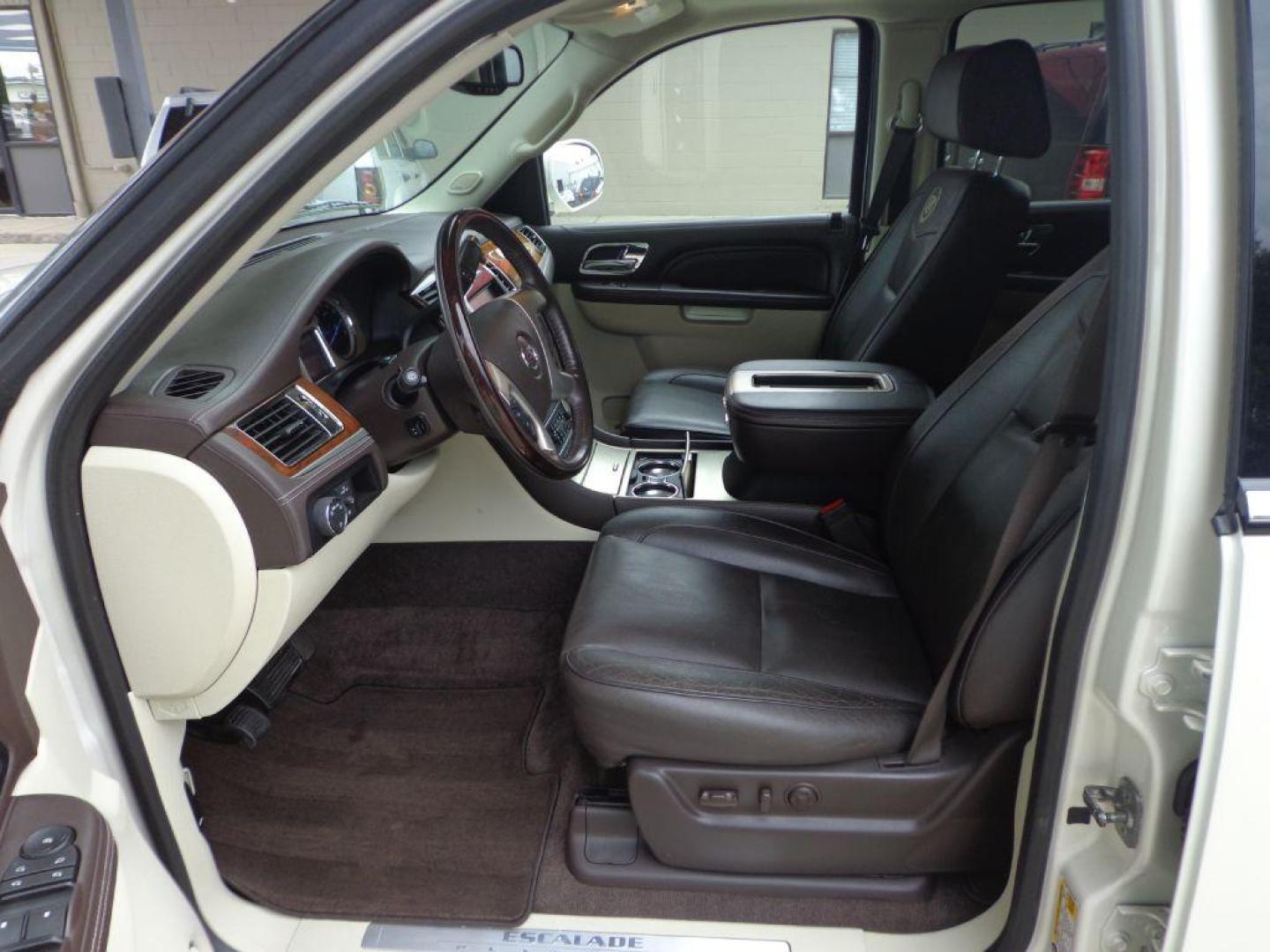 2012 WHITE CADILLAC ESCALADE PLATINUM (1GYS4DEF8CR) with an 6.2L engine, Automatic transmission, located at 6610 L St., Omaha, NE, 68117, (402) 731-7800, 41.212872, -96.014702 - 1-OWNER CLEAN CARFAX LOW MILEAGE PLATINUM EDITION LOADED WITH OPTIONS AND NEWER TIRES! *****We have found that most customers do the majority of their shopping online before visiting a dealership. For this reason we feel it necessary to have a competitive price on our used vehicles right up fro - Photo#12