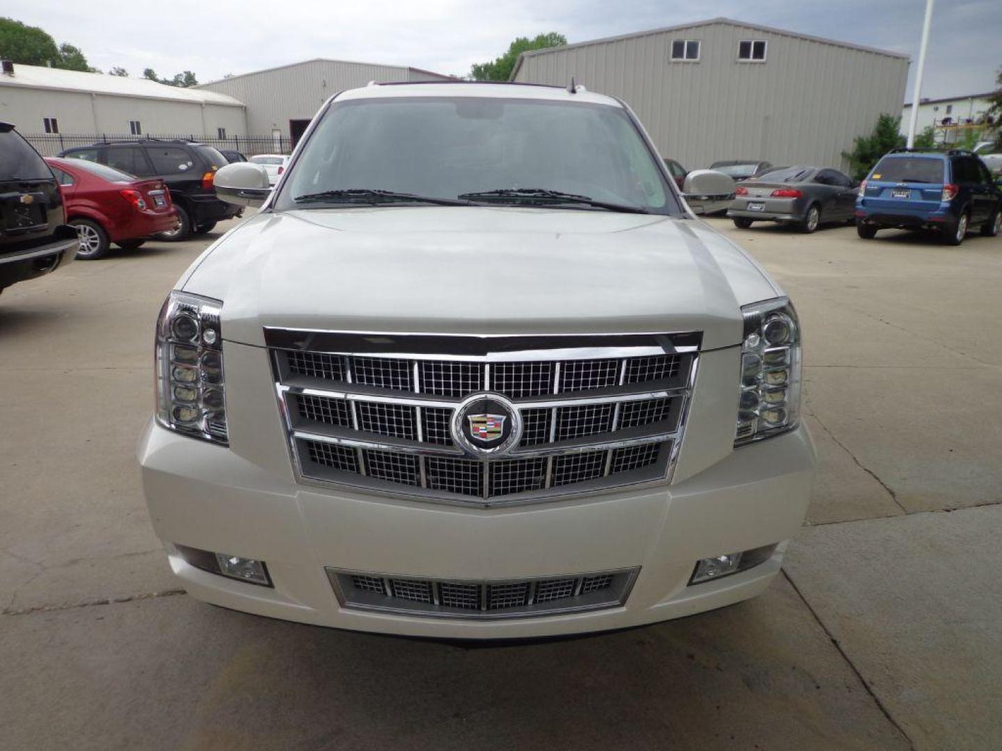 2012 WHITE CADILLAC ESCALADE PLATINUM (1GYS4DEF8CR) with an 6.2L engine, Automatic transmission, located at 6610 L St., Omaha, NE, 68117, (402) 731-7800, 41.212872, -96.014702 - 1-OWNER CLEAN CARFAX LOW MILEAGE PLATINUM EDITION LOADED WITH OPTIONS AND NEWER TIRES! *****We have found that most customers do the majority of their shopping online before visiting a dealership. For this reason we feel it necessary to have a competitive price on our used vehicles right up fro - Photo#1