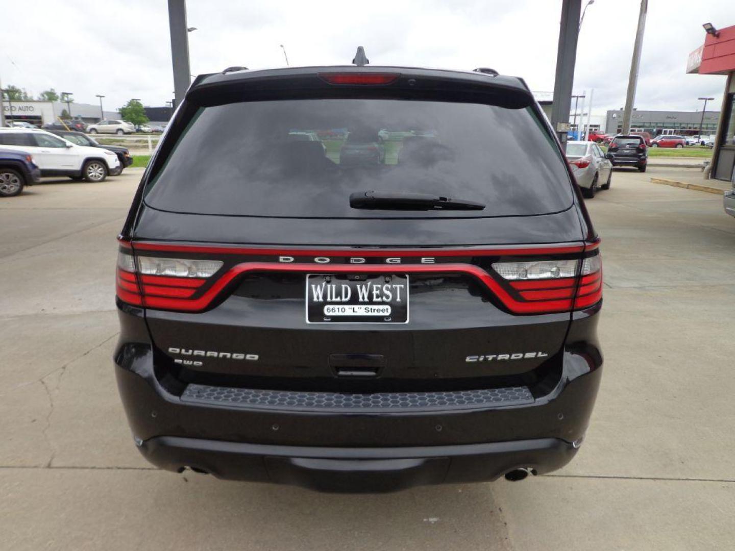 2015 BLACK DODGE DURANGO CITADEL (1C4SDJET7FC) with an 5.7L engine, Automatic transmission, located at 6610 L St., Omaha, NE, 68117, (402) 731-7800, 41.212872, -96.014702 - Photo#4