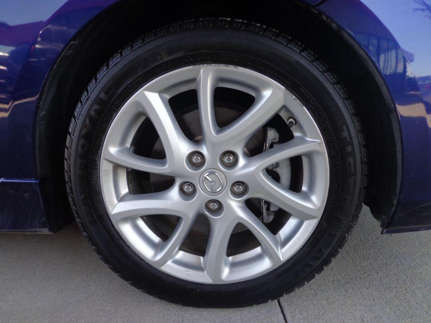 2012 BLUE MAZDA 3 S (JM1BL1M54C1) with an 2.5L engine, Automatic transmission, located at 6610 L St., Omaha, NE, 68117, (402) 731-7800, 41.212872, -96.014702 - 2-OWNER CLEAN CARFAX LOW MILEAGE LOADED WITH HEATED LEATHER, NAV, SUNROOF, BOSE AUDIO AND NEWER TIRES! *****We have found that most customers do the majority of their shopping online before visiting a dealership. For this reason we feel it necessary to have a competitive price on our used ve - Photo#8