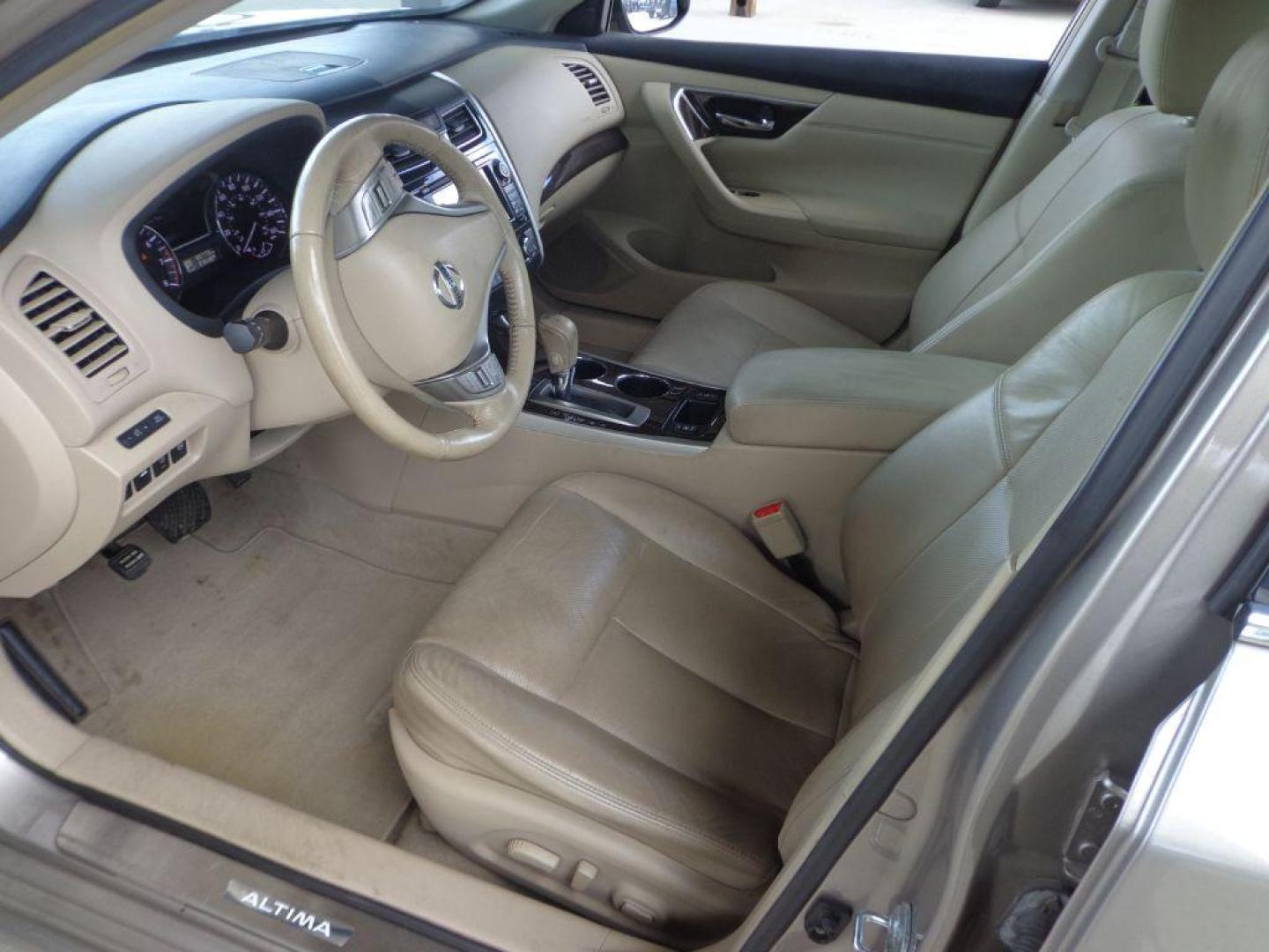 2013 TAN NISSAN ALTIMA 2.5 SL (1N4AL3AP6DN) with an 2.5L engine, Continuously Variable transmission, located at 6610 L St., Omaha, NE, 68117, (402) 731-7800, 41.212872, -96.014702 - Photo#10