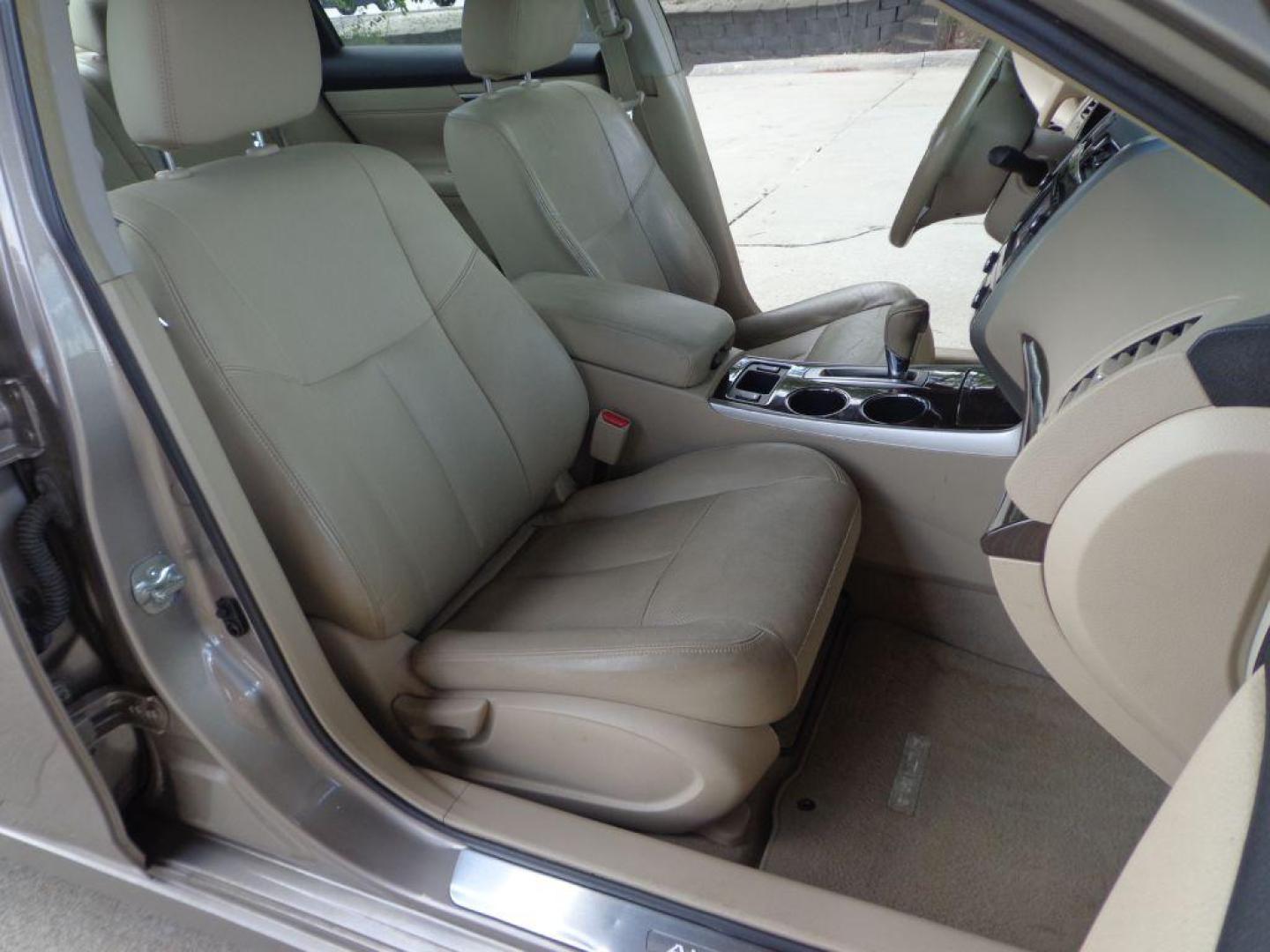 2013 TAN NISSAN ALTIMA 2.5 SL (1N4AL3AP6DN) with an 2.5L engine, Continuously Variable transmission, located at 6610 L St., Omaha, NE, 68117, (402) 731-7800, 41.212872, -96.014702 - Photo#12