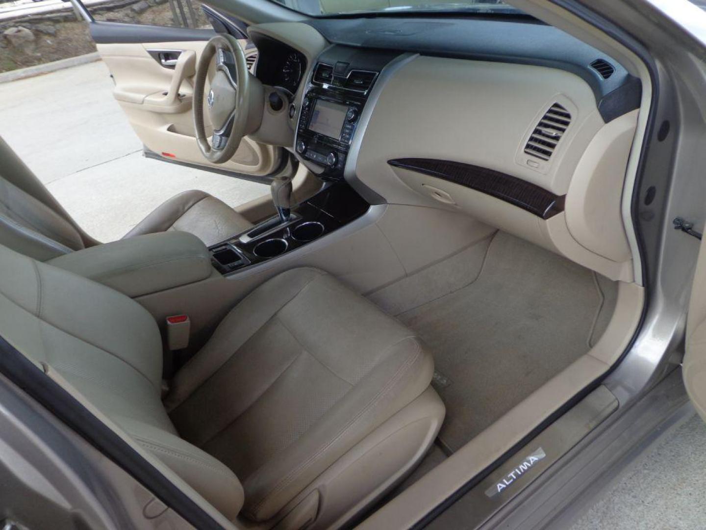 2013 TAN NISSAN ALTIMA 2.5 SL (1N4AL3AP6DN) with an 2.5L engine, Continuously Variable transmission, located at 6610 L St., Omaha, NE, 68117, (402) 731-7800, 41.212872, -96.014702 - Photo#13