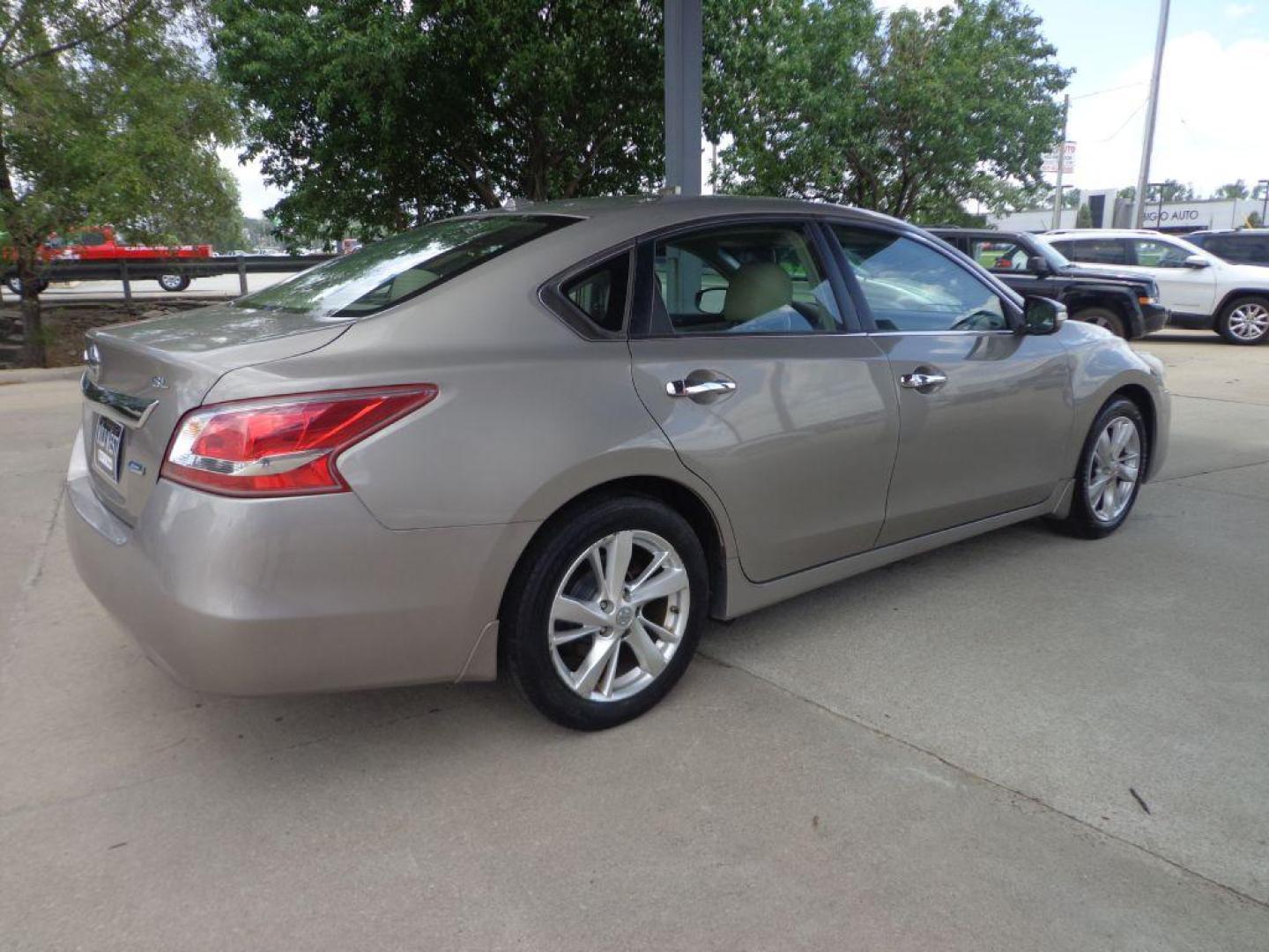 2013 TAN NISSAN ALTIMA 2.5 SL (1N4AL3AP6DN) with an 2.5L engine, Continuously Variable transmission, located at 6610 L St., Omaha, NE, 68117, (402) 731-7800, 41.212872, -96.014702 - Photo#3
