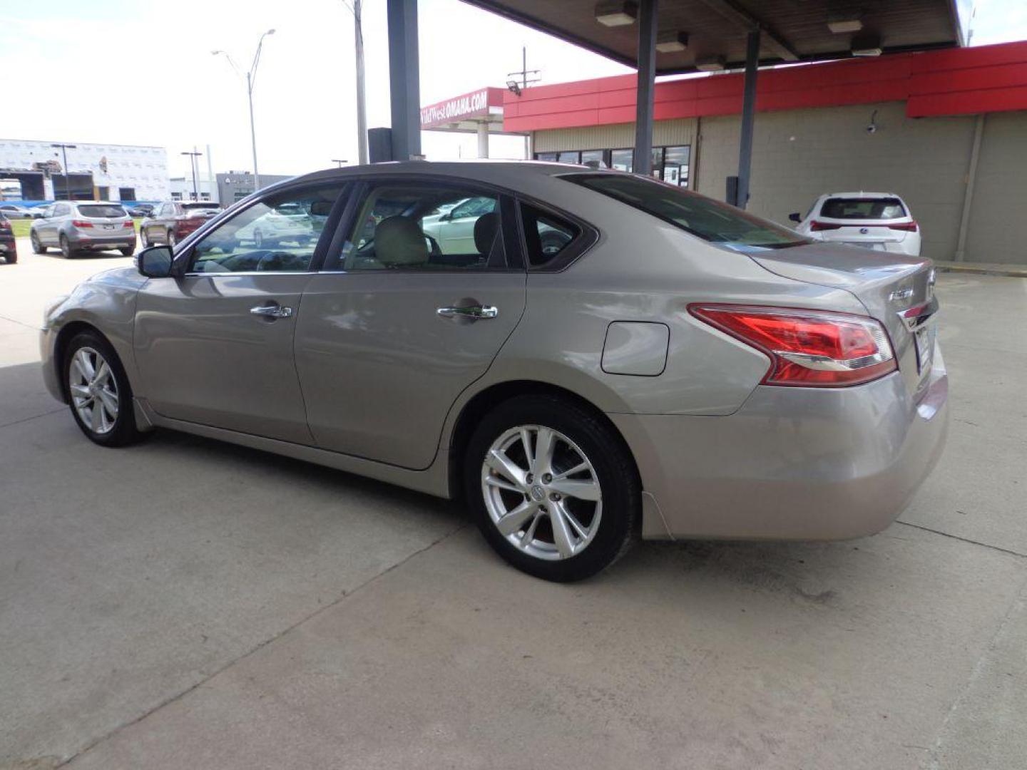 2013 TAN NISSAN ALTIMA 2.5 SL (1N4AL3AP6DN) with an 2.5L engine, Continuously Variable transmission, located at 6610 L St., Omaha, NE, 68117, (402) 731-7800, 41.212872, -96.014702 - Photo#5