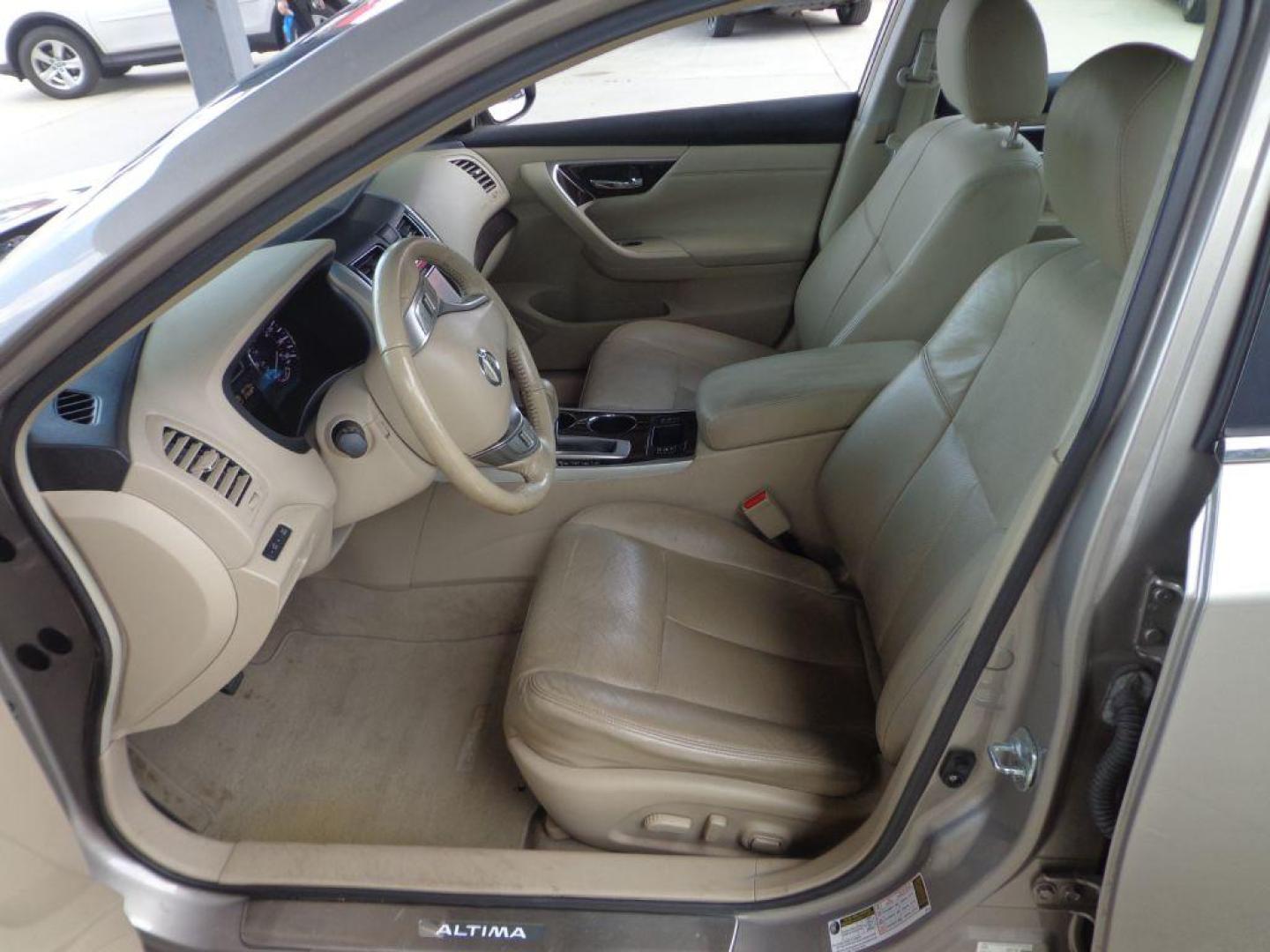 2013 TAN NISSAN ALTIMA 2.5 SL (1N4AL3AP6DN) with an 2.5L engine, Continuously Variable transmission, located at 6610 L St., Omaha, NE, 68117, (402) 731-7800, 41.212872, -96.014702 - Photo#8