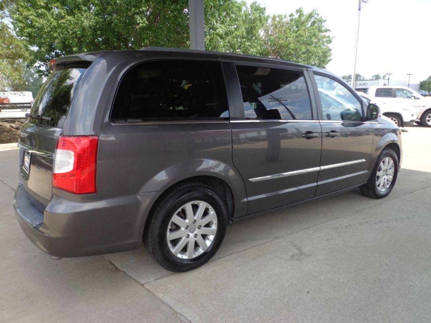2016 GRAY CHRYSLER TOWN and COUNTRY TOURING (2C4RC1BGXGR) with an 3.6L engine, Automatic transmission, located at 6610 L St., Omaha, NE, 68117, (402) 731-7800, 41.212872, -96.014702 - SHARP TOURING MODEL WITH A CLEAN CARFAX, LOW MILEAGE, REAR ENTERTAINMENT, BACKUP CAM AND NEWER TIRES! *****We have found that most customers do the majority of their shopping online before visiting a dealership. For this reason we feel it necessary to have a competitive price on our used vehi - Photo#3