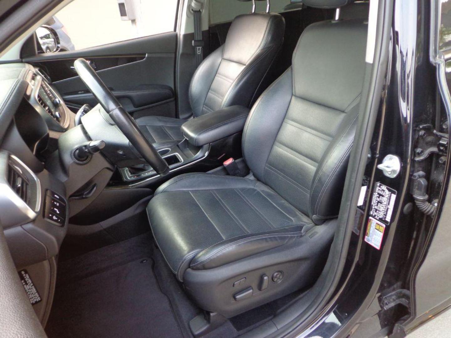 2016 BLACK KIA SORENTO SX (5XYPKDA50GG) with an 3.3L engine, Automatic transmission, located at 6610 L St., Omaha, NE, 68117, (402) 731-7800, 41.212872, -96.014702 - SHARP 2-OWNER, CLEAN CARFAX, SX PREMIUM PACKAGE, LOADED WITH HEATED LEATHER, PANORAMIC ROOF, NAV, BACKUP CAM, 3RD ROW SEATING, BLIND SPOT ASSIST, INFINITI AUDIO AND NEWER TIRES! *****We have found that most customers do the majority of their shopping online before visiting a dealership. For - Photo#13