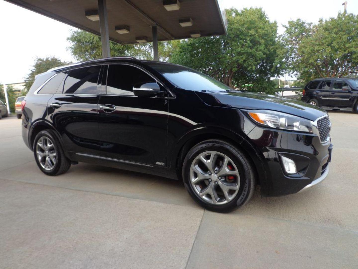 2016 BLACK KIA SORENTO SX (5XYPKDA50GG) with an 3.3L engine, Automatic transmission, located at 6610 L St., Omaha, NE, 68117, (402) 731-7800, 41.212872, -96.014702 - SHARP 2-OWNER, CLEAN CARFAX, SX PREMIUM PACKAGE, LOADED WITH HEATED LEATHER, PANORAMIC ROOF, NAV, BACKUP CAM, 3RD ROW SEATING, BLIND SPOT ASSIST, INFINITI AUDIO AND NEWER TIRES! *****We have found that most customers do the majority of their shopping online before visiting a dealership. For - Photo#2