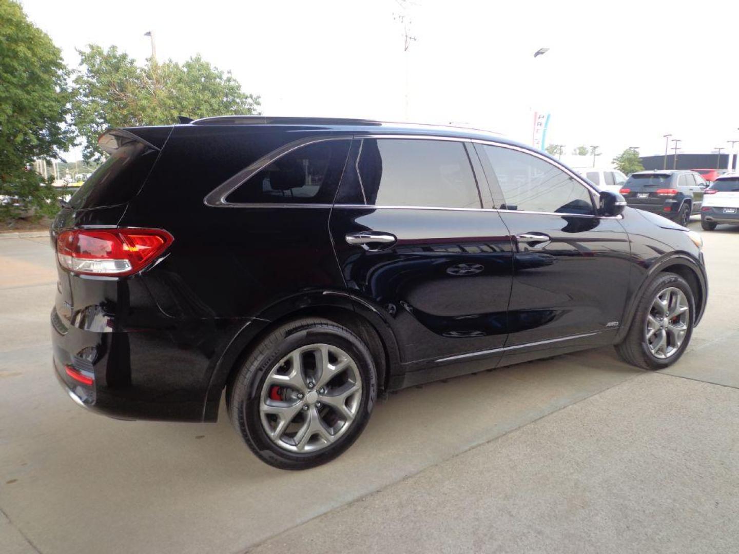 2016 BLACK KIA SORENTO SX (5XYPKDA50GG) with an 3.3L engine, Automatic transmission, located at 6610 L St., Omaha, NE, 68117, (402) 731-7800, 41.212872, -96.014702 - SHARP 2-OWNER, CLEAN CARFAX, SX PREMIUM PACKAGE, LOADED WITH HEATED LEATHER, PANORAMIC ROOF, NAV, BACKUP CAM, 3RD ROW SEATING, BLIND SPOT ASSIST, INFINITI AUDIO AND NEWER TIRES! *****We have found that most customers do the majority of their shopping online before visiting a dealership. For - Photo#3
