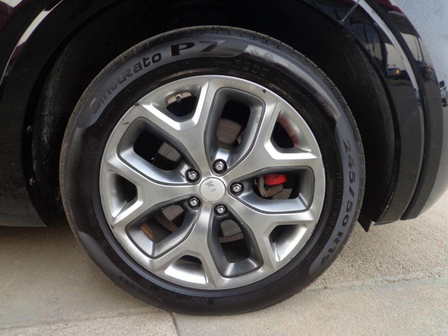 2016 BLACK KIA SORENTO SX (5XYPKDA50GG) with an 3.3L engine, Automatic transmission, located at 6610 L St., Omaha, NE, 68117, (402) 731-7800, 41.212872, -96.014702 - SHARP 2-OWNER, CLEAN CARFAX, SX PREMIUM PACKAGE, LOADED WITH HEATED LEATHER, PANORAMIC ROOF, NAV, BACKUP CAM, 3RD ROW SEATING, BLIND SPOT ASSIST, INFINITI AUDIO AND NEWER TIRES! *****We have found that most customers do the majority of their shopping online before visiting a dealership. For - Photo#8