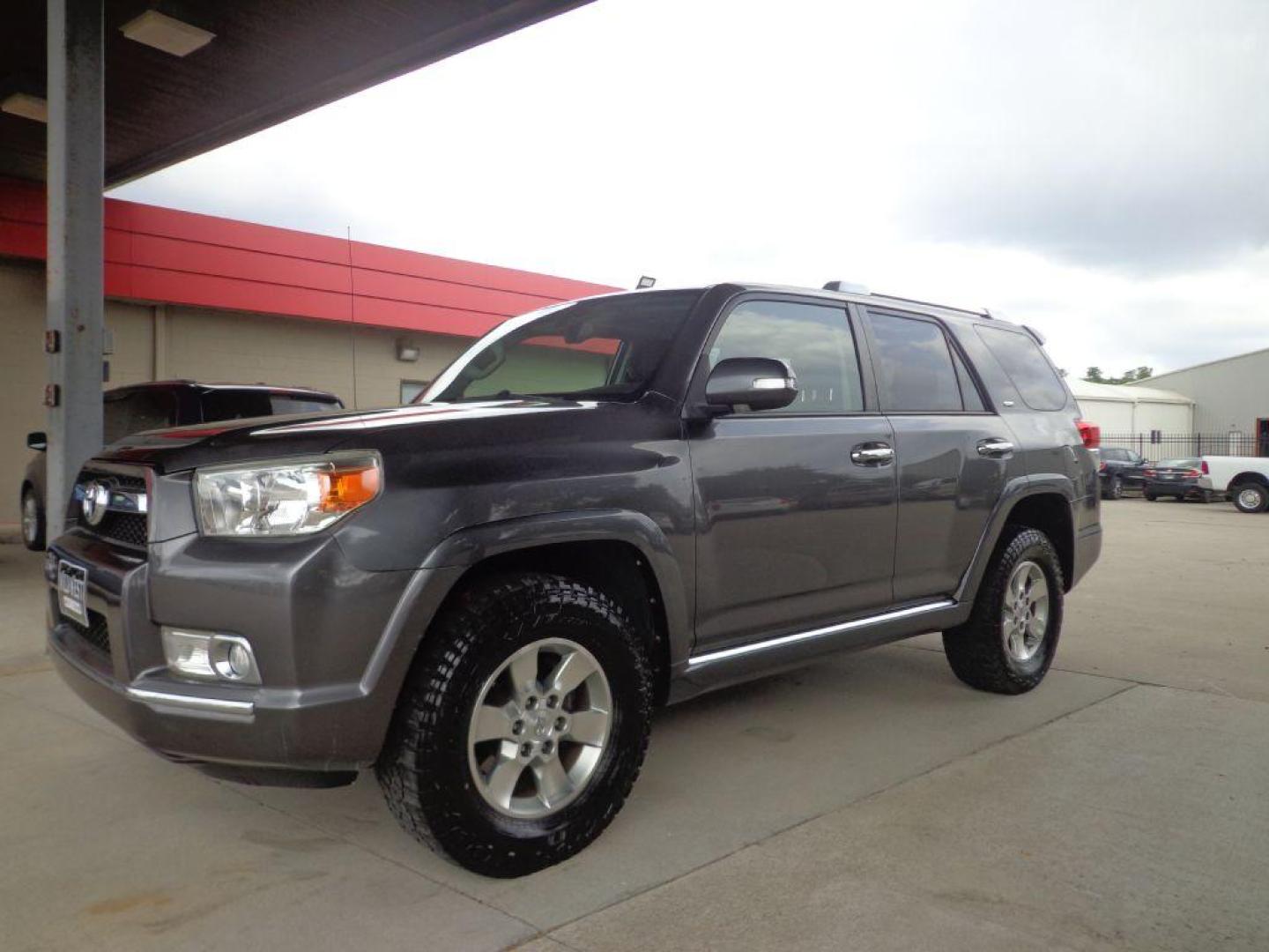 2013 GRAY TOYOTA 4RUNNER SR5 (JTEBU5JR9D5) with an 4.0L engine, Automatic transmission, located at 6610 L St., Omaha, NE, 68117, (402) 731-7800, 41.212872, -96.014702 - 1-OWNER CLEAN CARFAX, LOW MILEAGE LOADED WITH HEATED LEATHER, SUNROOF, NAV AND BACKUP CAM! *****We have found that most customers do the majority of their shopping online before visiting a dealership. For this reason we feel it necessary to have a competitive price on our used vehicles right up - Photo#0