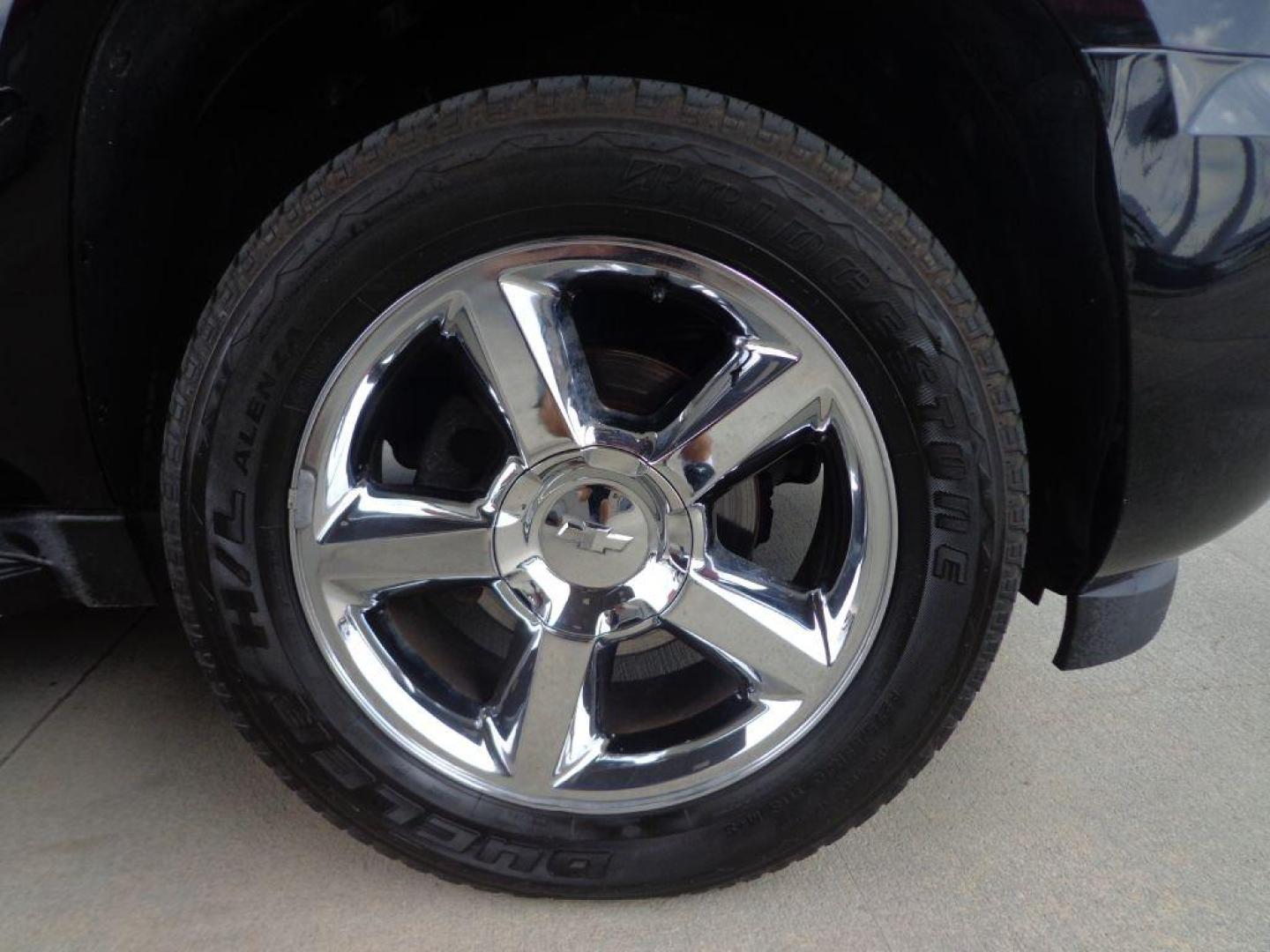 2014 BLACK CHEVROLET SUBURBAN 1500 LTZ (1GNSKKE71ER) with an 5.3L engine, Automatic transmission, located at 6610 L St., Omaha, NE, 68117, (402) 731-7800, 41.212872, -96.014702 - 1-OWNER CLEAN CARFAX LOW MILEAGE LOADED WITH REAR BUCKET SEATS, HEATED/COOLED FRONT SEATS, NAV, BACKUP CAM, BLIND SPOT ASSIST, REAR ENTERTAINMENT, SUNROOF, BOSE AUDIO AND NEWE TIRES! *****We have found that most customers do the majority of their shopping online before visiting a dealership. Fo - Photo#8