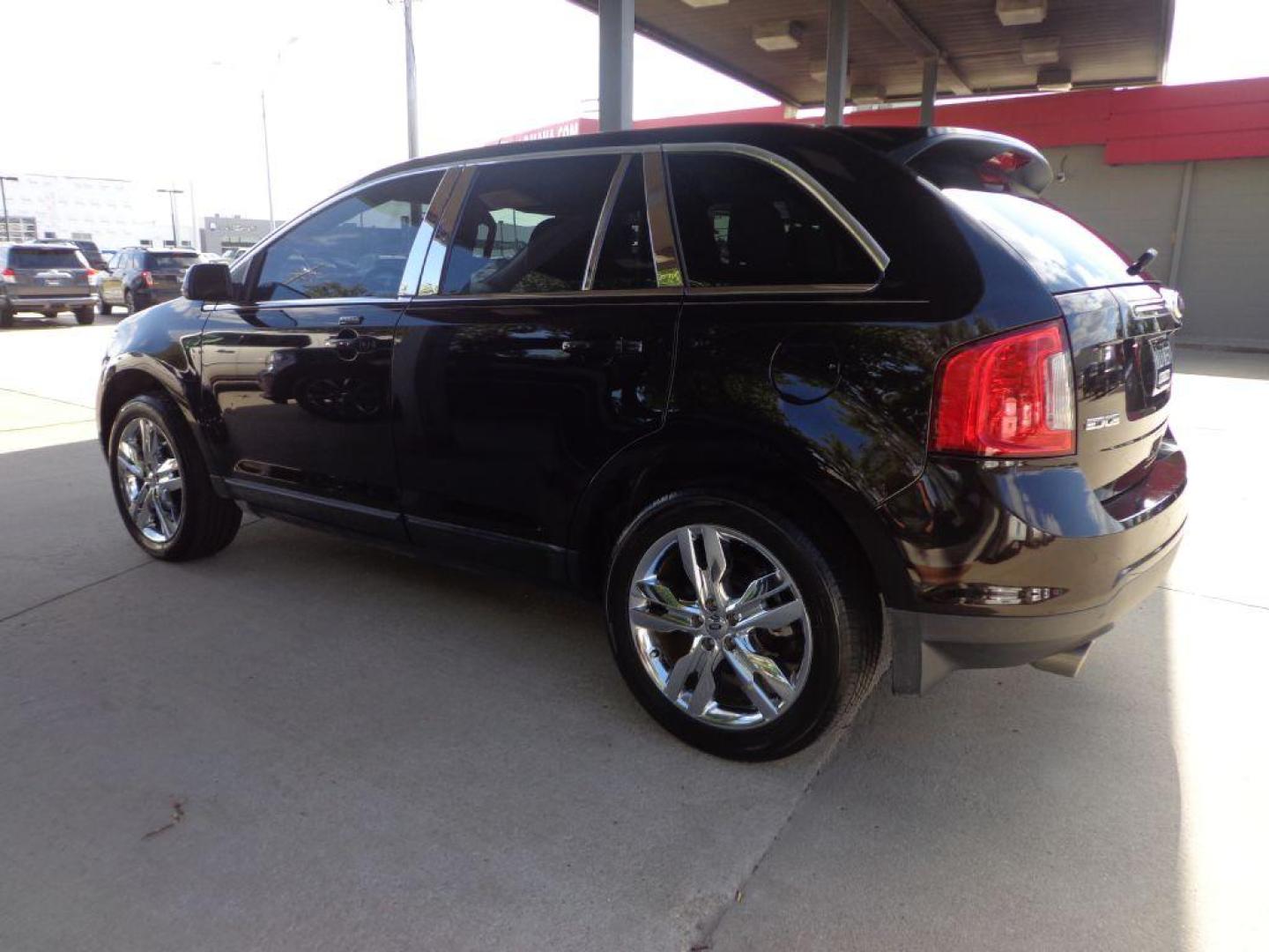 2013 BLACK FORD EDGE LIMITED (2FMDK4KC2DB) with an 3.5L engine, Automatic transmission, located at 6610 L St., Omaha, NE, 68117, (402) 731-7800, 41.212872, -96.014702 - SHARP LIMITED WITH LOW MILEAGE, CLEAN CARFAX, NAV, BACKUP CAM, PANORAMIC ROOF, BLIND SPOT ASSIST, ADAPTIVE CRUISE AND NEWER TIRES! *****We have found that most customers do the majority of their shopping online before visiting a dealership. For this reason we feel it necessary to have a compe - Photo#5