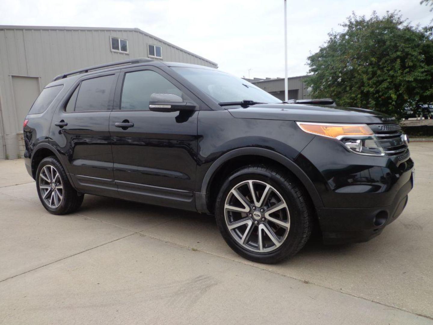 2015 BLACK FORD EXPLORER XLT (1FM5K8D8XFG) with an 3.5L engine, Automatic transmission, located at 6610 L St., Omaha, NE, 68117, (402) 731-7800, 41.212872, -96.014702 - SHARP LOW MILE EXPLORER WITH A CLEAN CARFAX AND LOADED WITH OPTIONS! *****We have found that most customers do the majority of their shopping online before visiting a dealership. For this reason we feel it necessary to have a competitive price on our used vehicles right up front. We spend tim - Photo#2