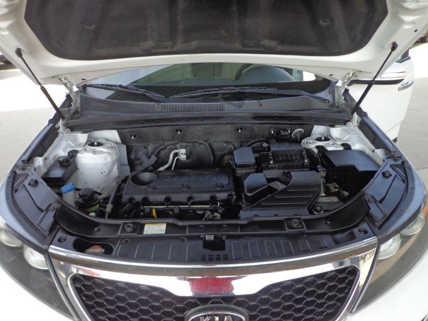 2011 WHITE KIA SORENTO BASE (5XYKTCA16BG) with an 2.4L engine, Automatic transmission, located at 6610 L St., Omaha, NE, 68117, (402) 731-7800, 41.212872, -96.014702 - FRESH TRADE, PRE-INSPECTED, RUNS AND DRIVES GREAT WITH NEWER TIRES! *****We have found that most customers do the majority of their shopping online before visiting a dealership. For this reason we feel it necessary to have a competitive price on our used vehicles right up front. We spend time - Photo#11