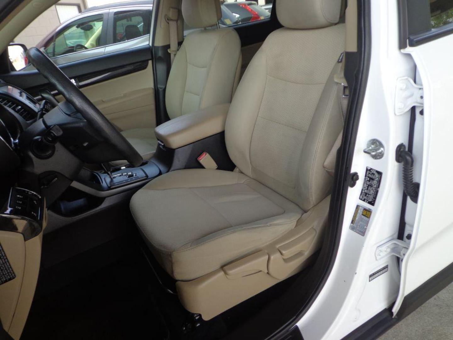 2011 WHITE KIA SORENTO BASE (5XYKTCA16BG) with an 2.4L engine, Automatic transmission, located at 6610 L St., Omaha, NE, 68117, (402) 731-7800, 41.212872, -96.014702 - FRESH TRADE, PRE-INSPECTED, RUNS AND DRIVES GREAT WITH NEWER TIRES! *****We have found that most customers do the majority of their shopping online before visiting a dealership. For this reason we feel it necessary to have a competitive price on our used vehicles right up front. We spend time - Photo#13