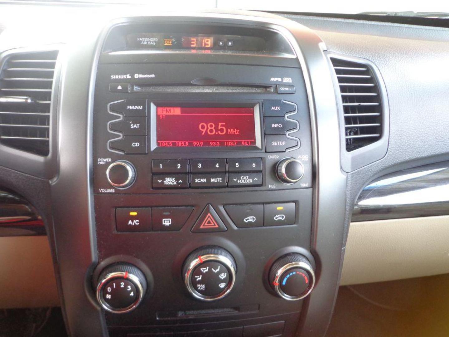 2011 WHITE KIA SORENTO BASE (5XYKTCA16BG) with an 2.4L engine, Automatic transmission, located at 6610 L St., Omaha, NE, 68117, (402) 731-7800, 41.212872, -96.014702 - FRESH TRADE, PRE-INSPECTED, RUNS AND DRIVES GREAT WITH NEWER TIRES! *****We have found that most customers do the majority of their shopping online before visiting a dealership. For this reason we feel it necessary to have a competitive price on our used vehicles right up front. We spend time - Photo#22