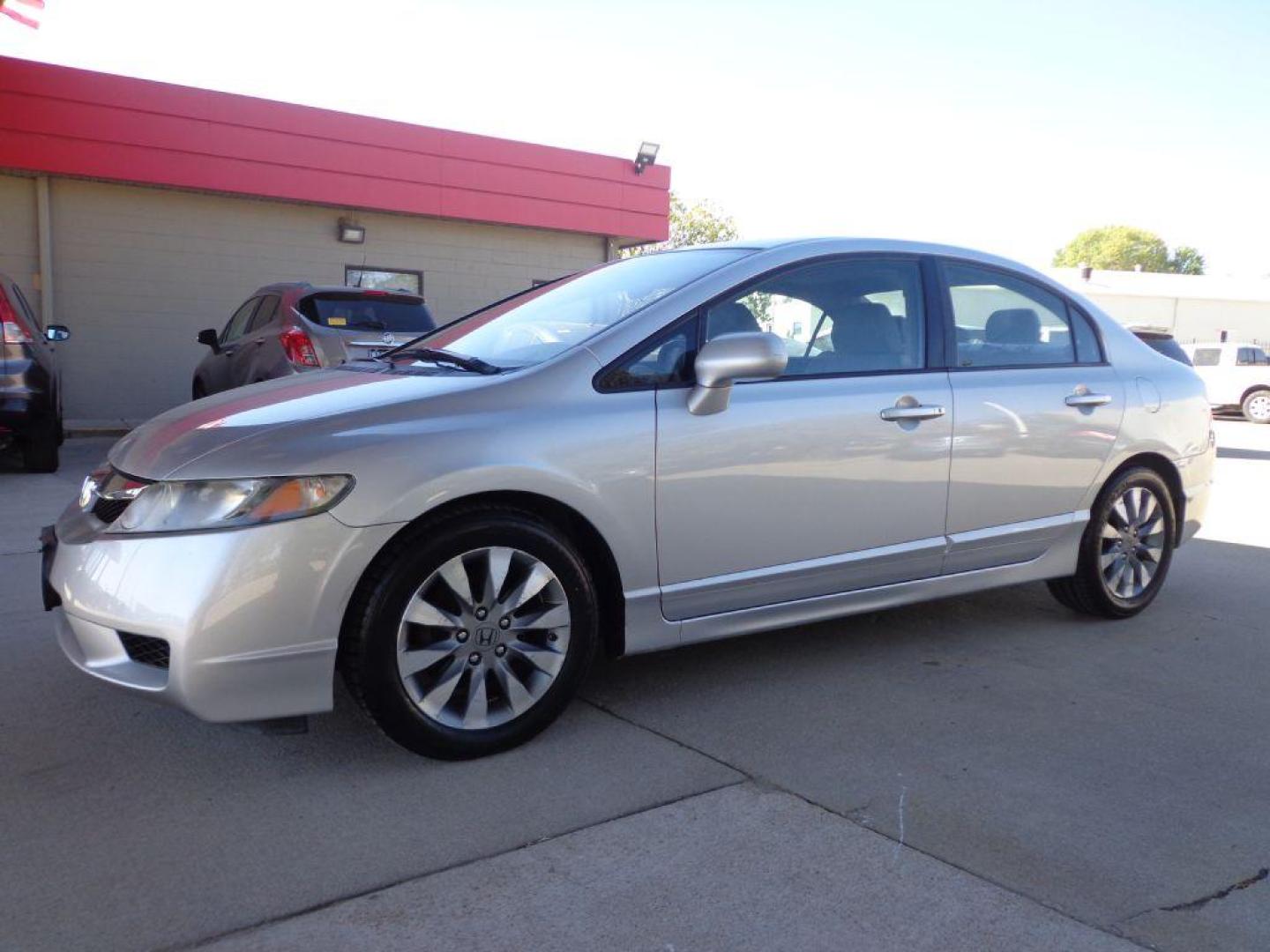 2010 SILVER HONDA CIVIC EXL (19XFA1F98AE) with an 1.8L engine, Automatic transmission, located at 6610 L St., Omaha, NE, 68117, (402) 731-7800, 41.212872, -96.014702 - FRESH TRADE-IN PRE-INSPECTED LOADED WITH LEATHER, SUNROOF AND NEWER TIRES! *****We have found that most customers do the majority of their shopping online before visiting a dealership. For this reason we feel it necessary to have a competitive price on our used vehicles right up front. We spend - Photo#0