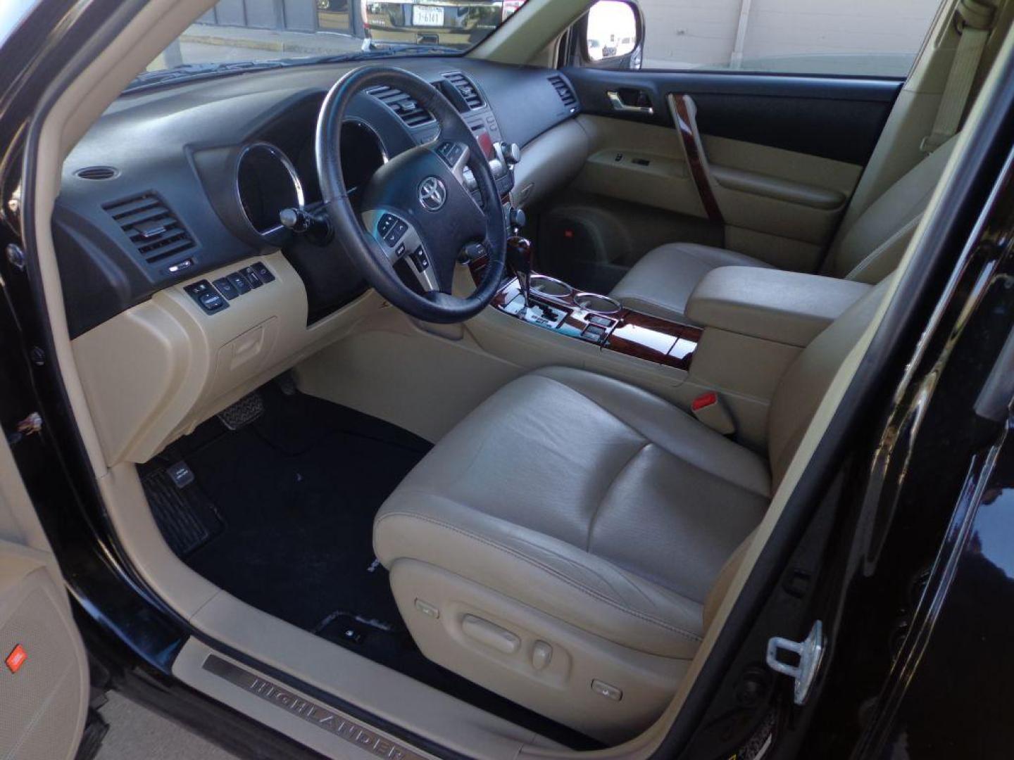 2012 BLACK TOYOTA HIGHLANDER LIMITED (5TDDK3EH3CS) with an 3.5L engine, Automatic transmission, located at 6610 L St., Omaha, NE, 68117, (402) 731-7800, 41.212872, -96.014702 - 1-OWNER, CLEAN CARFAX, LOW MILEAGE, LOADED WITH HEATED LEATHER, SUNROOF, BACKUP CAM AND NEWER TIRES! *****We have found that most customers do the majority of their shopping online before visiting a dealership. For this reason we feel it necessary to have a competitive price on our used vehic - Photo#10