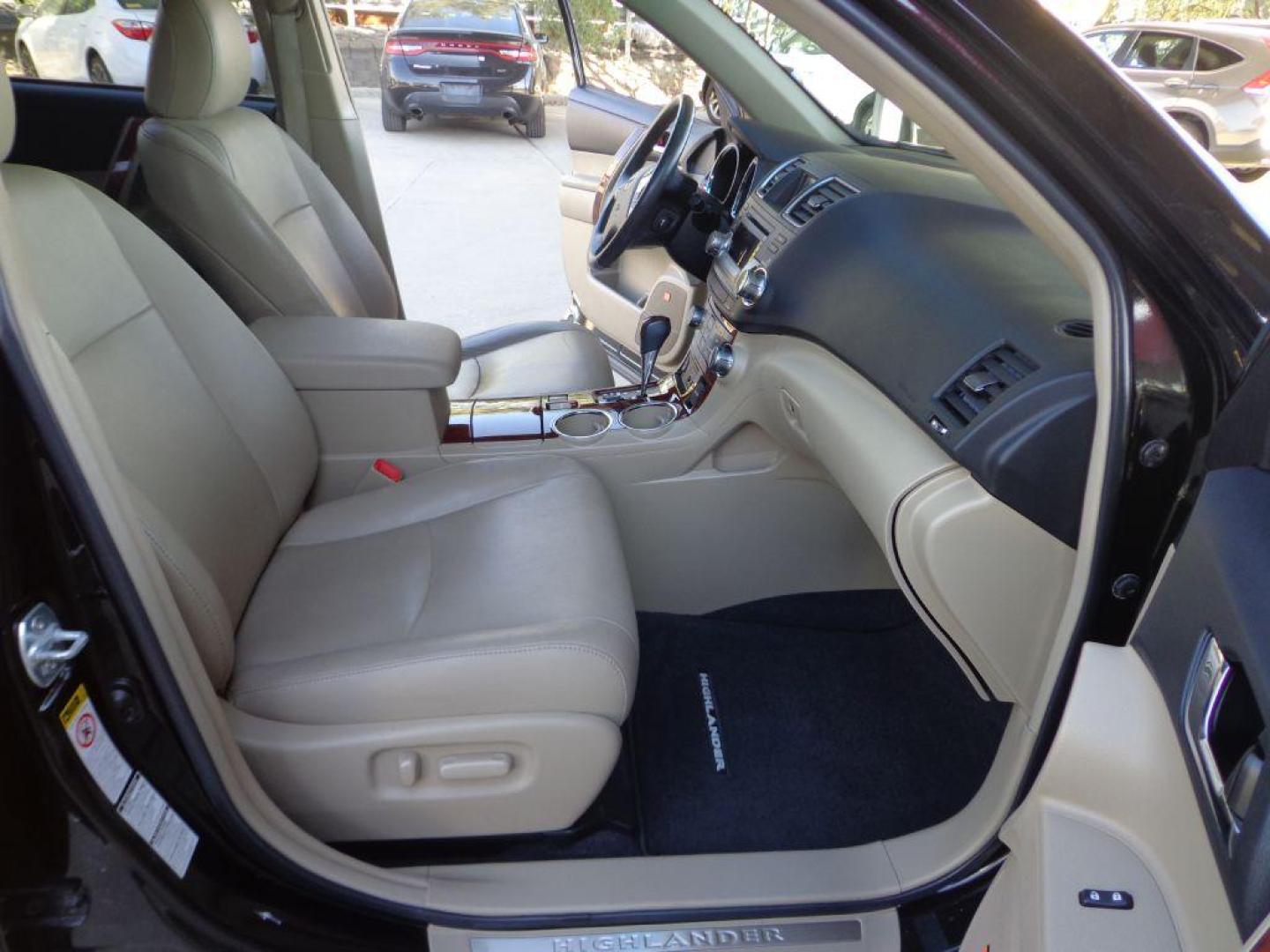 2012 BLACK TOYOTA HIGHLANDER LIMITED (5TDDK3EH3CS) with an 3.5L engine, Automatic transmission, located at 6610 L St., Omaha, NE, 68117, (402) 731-7800, 41.212872, -96.014702 - 1-OWNER, CLEAN CARFAX, LOW MILEAGE, LOADED WITH HEATED LEATHER, SUNROOF, BACKUP CAM AND NEWER TIRES! *****We have found that most customers do the majority of their shopping online before visiting a dealership. For this reason we feel it necessary to have a competitive price on our used vehic - Photo#11