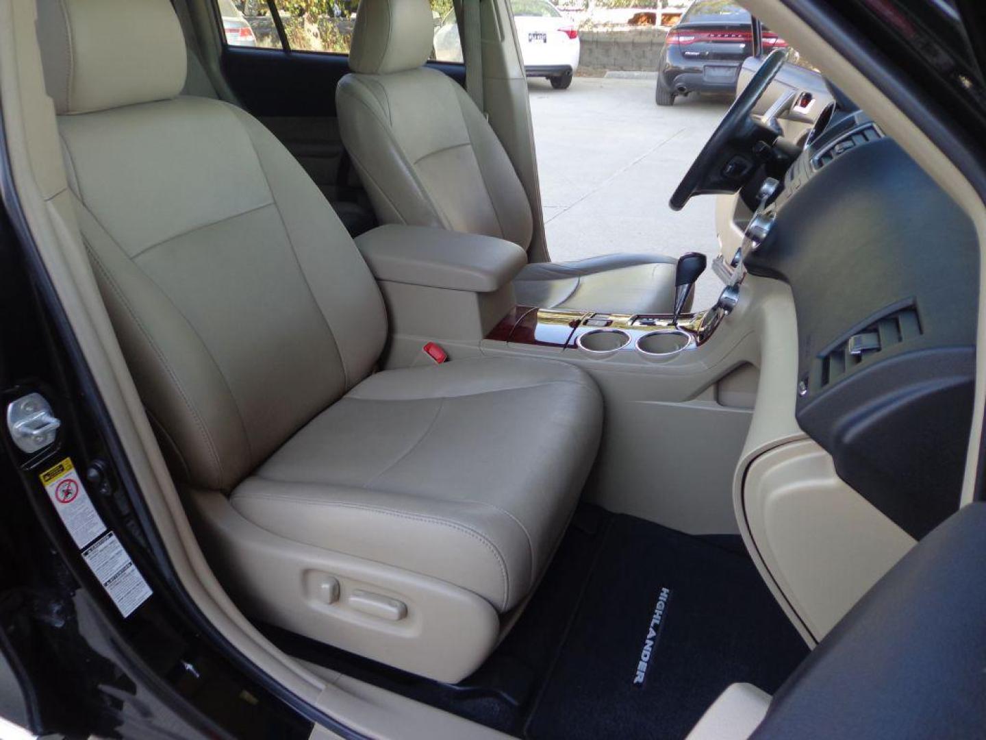 2012 BLACK TOYOTA HIGHLANDER LIMITED (5TDDK3EH3CS) with an 3.5L engine, Automatic transmission, located at 6610 L St., Omaha, NE, 68117, (402) 731-7800, 41.212872, -96.014702 - 1-OWNER, CLEAN CARFAX, LOW MILEAGE, LOADED WITH HEATED LEATHER, SUNROOF, BACKUP CAM AND NEWER TIRES! *****We have found that most customers do the majority of their shopping online before visiting a dealership. For this reason we feel it necessary to have a competitive price on our used vehic - Photo#12