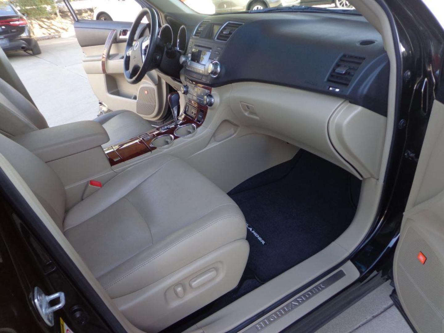 2012 BLACK TOYOTA HIGHLANDER LIMITED (5TDDK3EH3CS) with an 3.5L engine, Automatic transmission, located at 6610 L St., Omaha, NE, 68117, (402) 731-7800, 41.212872, -96.014702 - 1-OWNER, CLEAN CARFAX, LOW MILEAGE, LOADED WITH HEATED LEATHER, SUNROOF, BACKUP CAM AND NEWER TIRES! *****We have found that most customers do the majority of their shopping online before visiting a dealership. For this reason we feel it necessary to have a competitive price on our used vehic - Photo#13