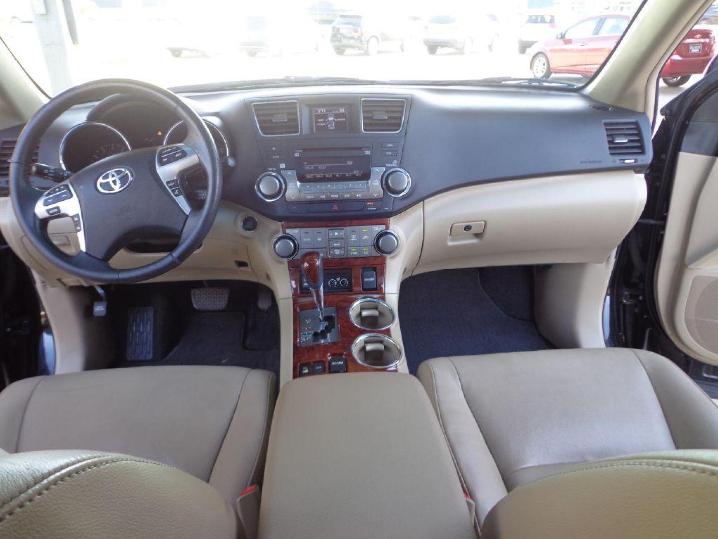 2012 BLACK TOYOTA HIGHLANDER LIMITED (5TDDK3EH3CS) with an 3.5L engine, Automatic transmission, located at 6610 L St., Omaha, NE, 68117, (402) 731-7800, 41.212872, -96.014702 - 1-OWNER, CLEAN CARFAX, LOW MILEAGE, LOADED WITH HEATED LEATHER, SUNROOF, BACKUP CAM AND NEWER TIRES! *****We have found that most customers do the majority of their shopping online before visiting a dealership. For this reason we feel it necessary to have a competitive price on our used vehic - Photo#18
