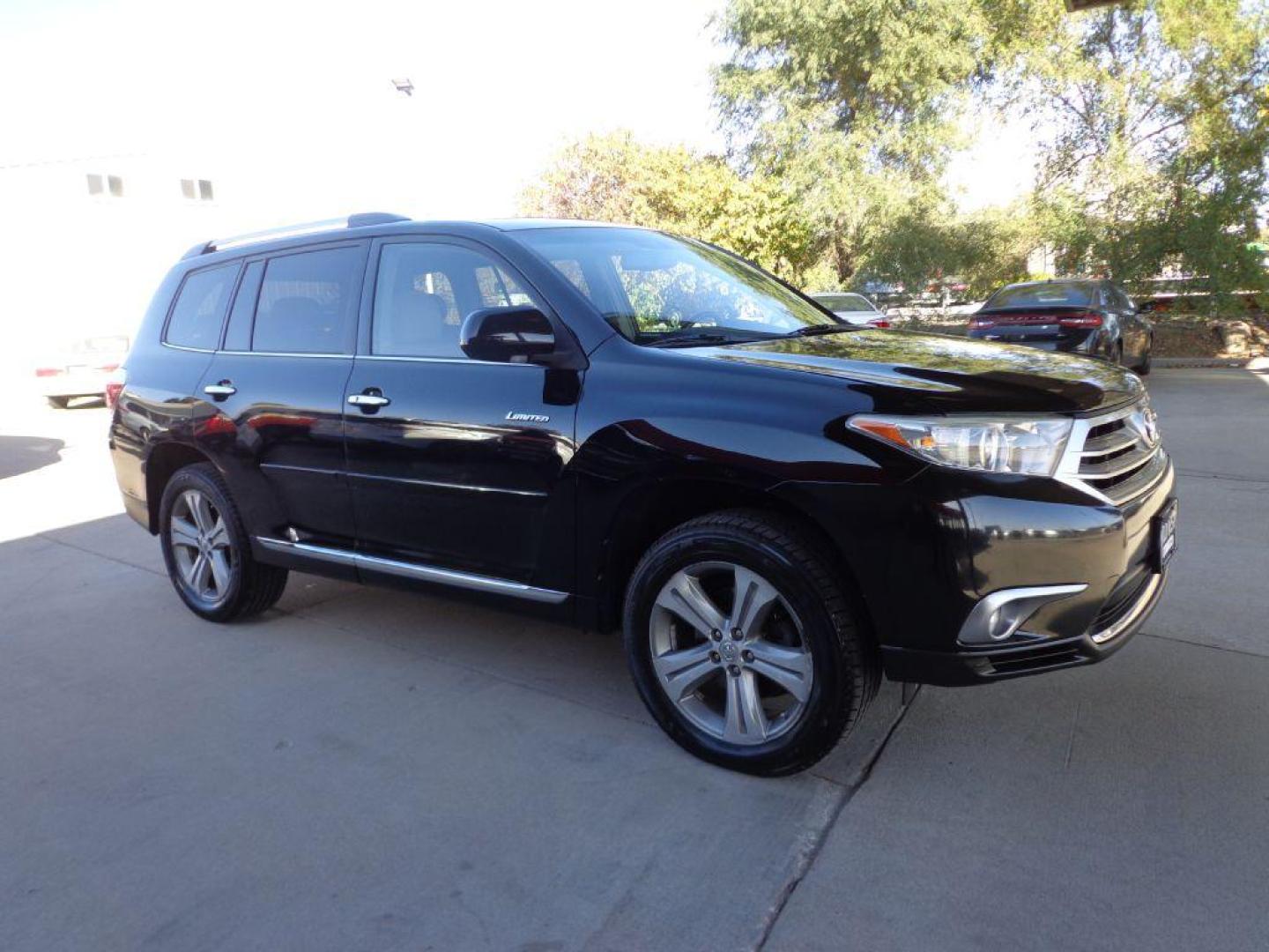 2012 BLACK TOYOTA HIGHLANDER LIMITED (5TDDK3EH3CS) with an 3.5L engine, Automatic transmission, located at 6610 L St., Omaha, NE, 68117, (402) 731-7800, 41.212872, -96.014702 - 1-OWNER, CLEAN CARFAX, LOW MILEAGE, LOADED WITH HEATED LEATHER, SUNROOF, BACKUP CAM AND NEWER TIRES! *****We have found that most customers do the majority of their shopping online before visiting a dealership. For this reason we feel it necessary to have a competitive price on our used vehic - Photo#2