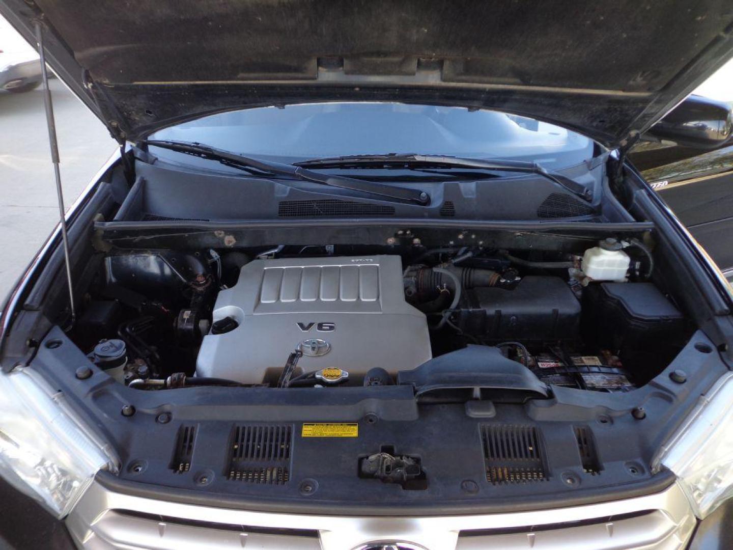 2012 BLACK TOYOTA HIGHLANDER LIMITED (5TDDK3EH3CS) with an 3.5L engine, Automatic transmission, located at 6610 L St., Omaha, NE, 68117, (402) 731-7800, 41.212872, -96.014702 - 1-OWNER, CLEAN CARFAX, LOW MILEAGE, LOADED WITH HEATED LEATHER, SUNROOF, BACKUP CAM AND NEWER TIRES! *****We have found that most customers do the majority of their shopping online before visiting a dealership. For this reason we feel it necessary to have a competitive price on our used vehic - Photo#7