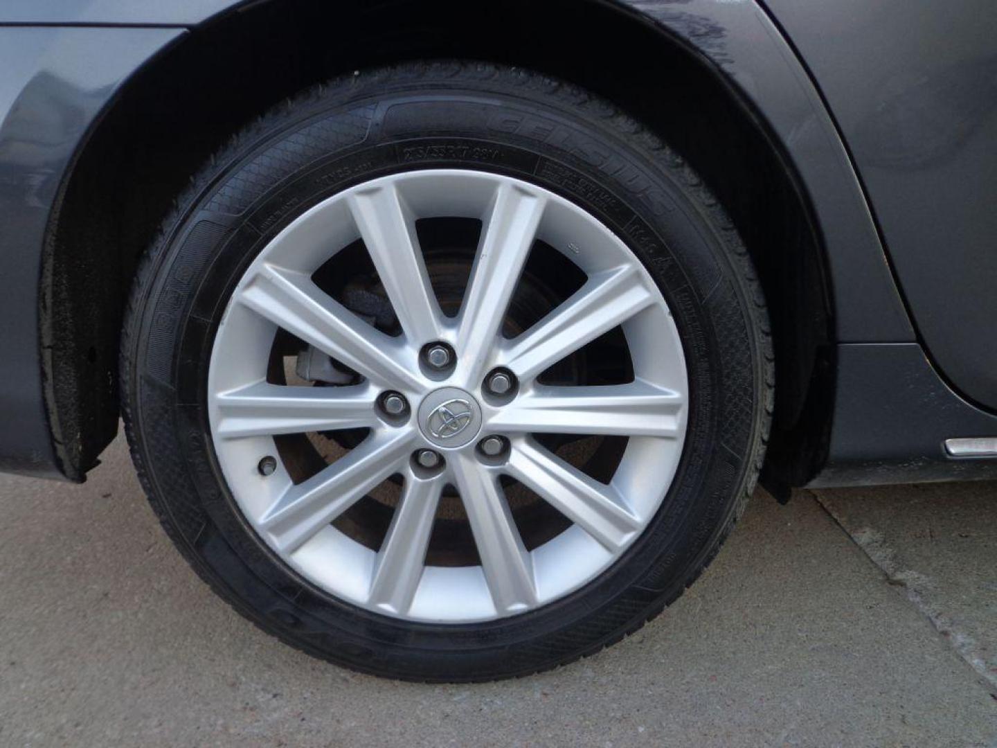 2014 GRAY TOYOTA CAMRY XLE (4T1BF1FK4EU) with an 2.5L engine, Automatic transmission, located at 6610 L St., Omaha, NE, 68117, (402) 731-7800, 41.212872, -96.014702 - 2-OWNER, CLEAN CARFAX, LOW MILEAGE WITH A SUNROOF, HEATED LEATHER, BLIND SPOT ASSIST, BACKUP CAM, BLUETOOTH, ALL WEATHER MATS AND NEWER TIRES! *****We have found that most customers do the majority of their shopping online before visiting a dealership. For this reason we feel it necessary to - Photo#9