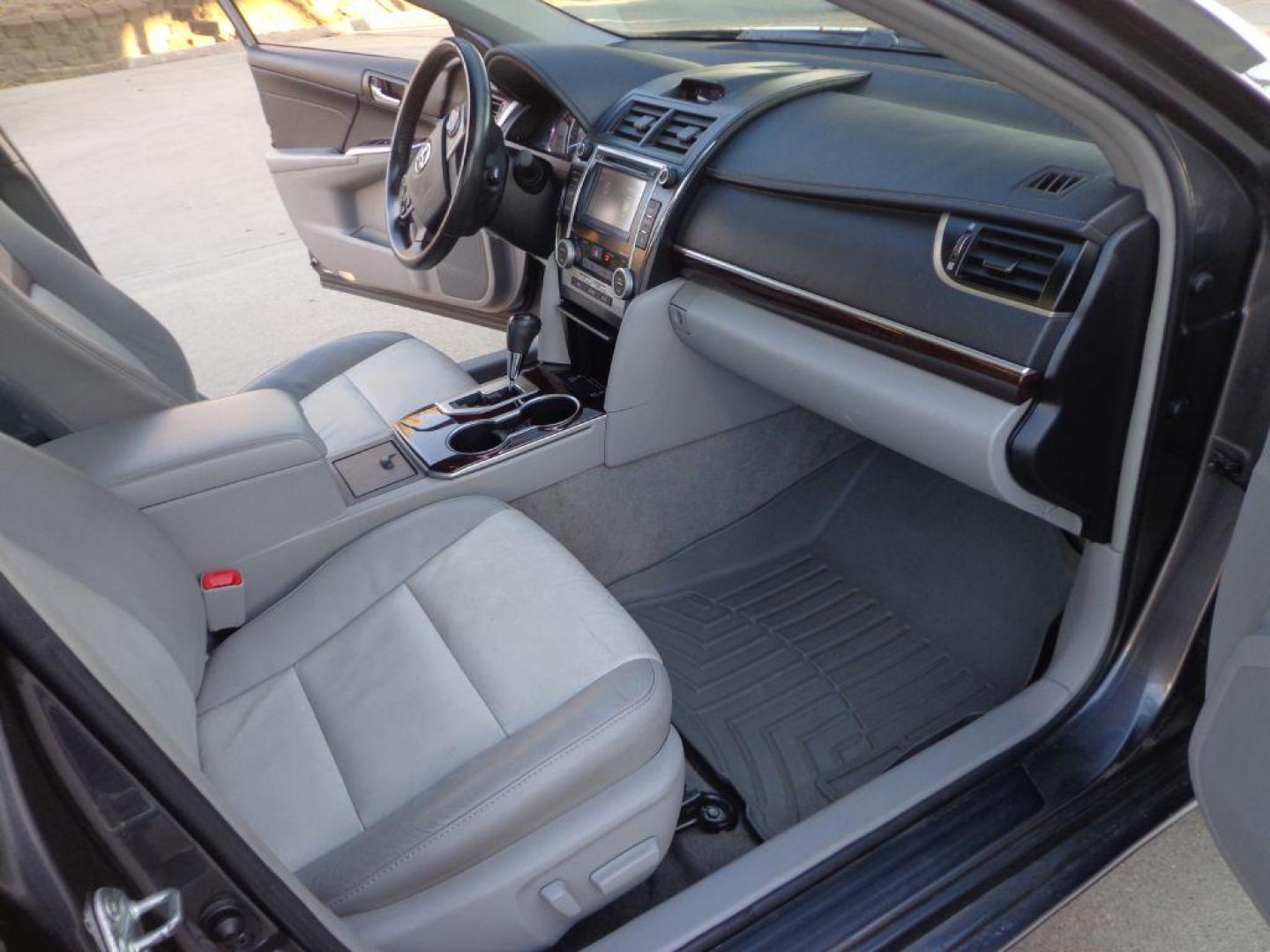 2014 GRAY TOYOTA CAMRY XLE (4T1BF1FK4EU) with an 2.5L engine, Automatic transmission, located at 6610 L St., Omaha, NE, 68117, (402) 731-7800, 41.212872, -96.014702 - 2-OWNER, CLEAN CARFAX, LOW MILEAGE WITH A SUNROOF, HEATED LEATHER, BLIND SPOT ASSIST, BACKUP CAM, BLUETOOTH, ALL WEATHER MATS AND NEWER TIRES! *****We have found that most customers do the majority of their shopping online before visiting a dealership. For this reason we feel it necessary to - Photo#17