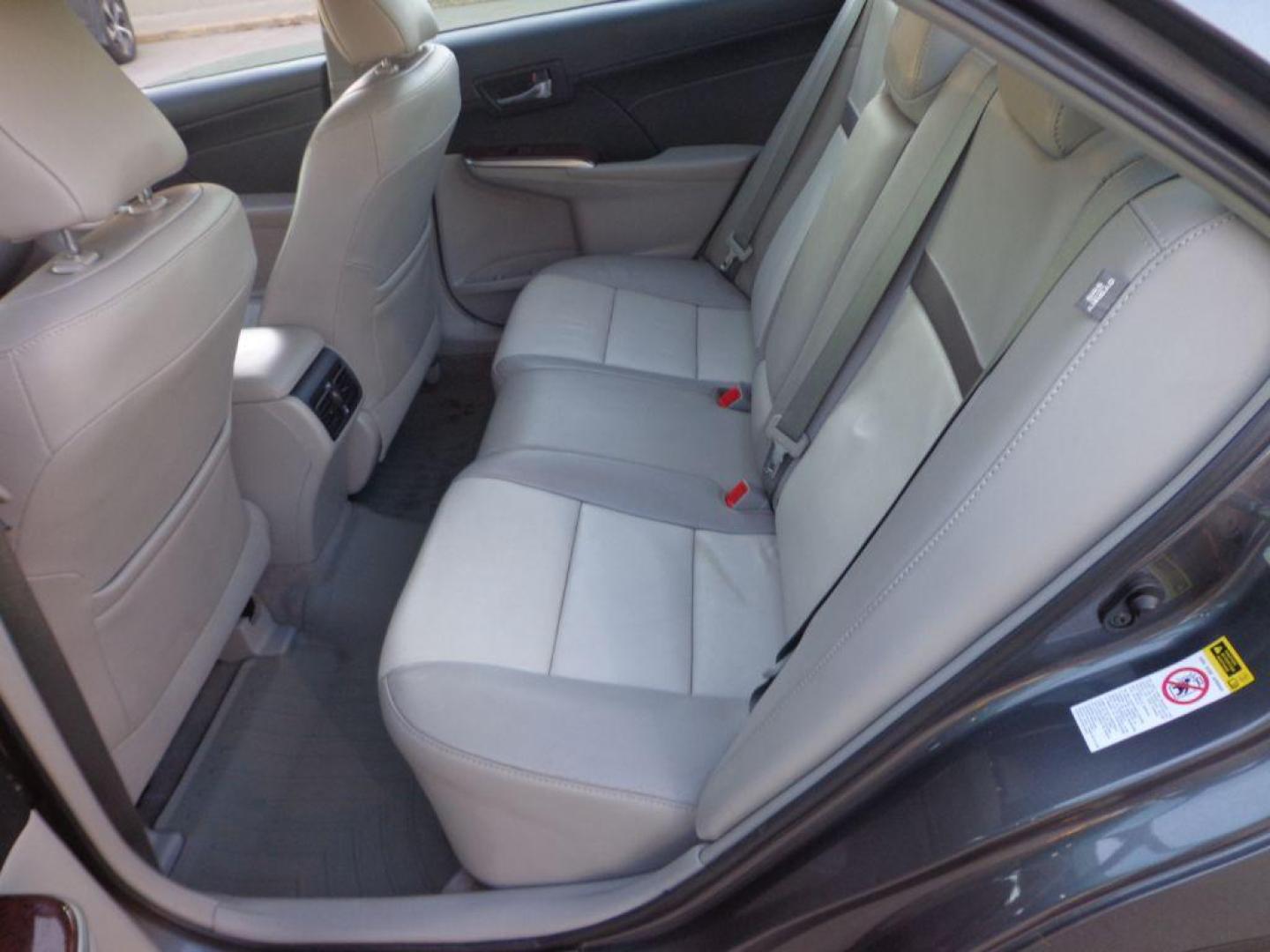 2014 GRAY TOYOTA CAMRY XLE (4T1BF1FK4EU) with an 2.5L engine, Automatic transmission, located at 6610 L St., Omaha, NE, 68117, (402) 731-7800, 41.212872, -96.014702 - 2-OWNER, CLEAN CARFAX, LOW MILEAGE WITH A SUNROOF, HEATED LEATHER, BLIND SPOT ASSIST, BACKUP CAM, BLUETOOTH, ALL WEATHER MATS AND NEWER TIRES! *****We have found that most customers do the majority of their shopping online before visiting a dealership. For this reason we feel it necessary to - Photo#18