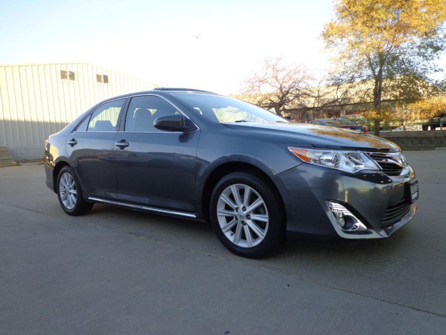 2014 GRAY TOYOTA CAMRY XLE (4T1BF1FK4EU) with an 2.5L engine, Automatic transmission, located at 6610 L St., Omaha, NE, 68117, (402) 731-7800, 41.212872, -96.014702 - 2-OWNER, CLEAN CARFAX, LOW MILEAGE WITH A SUNROOF, HEATED LEATHER, BLIND SPOT ASSIST, BACKUP CAM, BLUETOOTH, ALL WEATHER MATS AND NEWER TIRES! *****We have found that most customers do the majority of their shopping online before visiting a dealership. For this reason we feel it necessary to - Photo#2