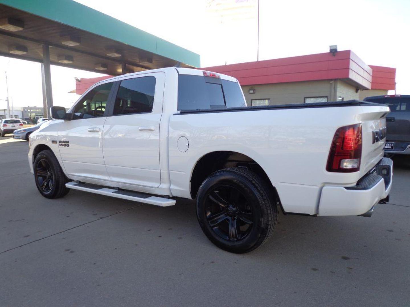 2018 WHITE RAM 1500 NIGHT EDITION (1C6RR7MT6JS) with an 5.7L engine, Automatic transmission, located at 6610 L St., Omaha, NE, 68117, (402) 731-7800, 41.212872, -96.014702 - Photo#5