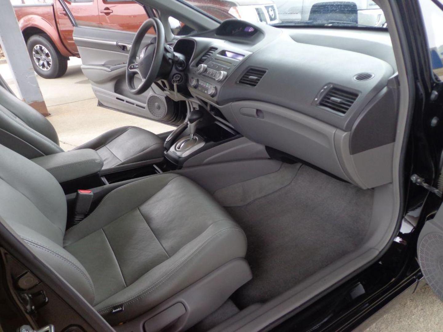 2011 BLACK HONDA CIVIC EX (19XFA1F82BE) with an 1.8L engine, Automatic transmission, located at 6610 L St., Omaha, NE, 68117, (402) 731-7800, 41.212872, -96.014702 - Photo#17