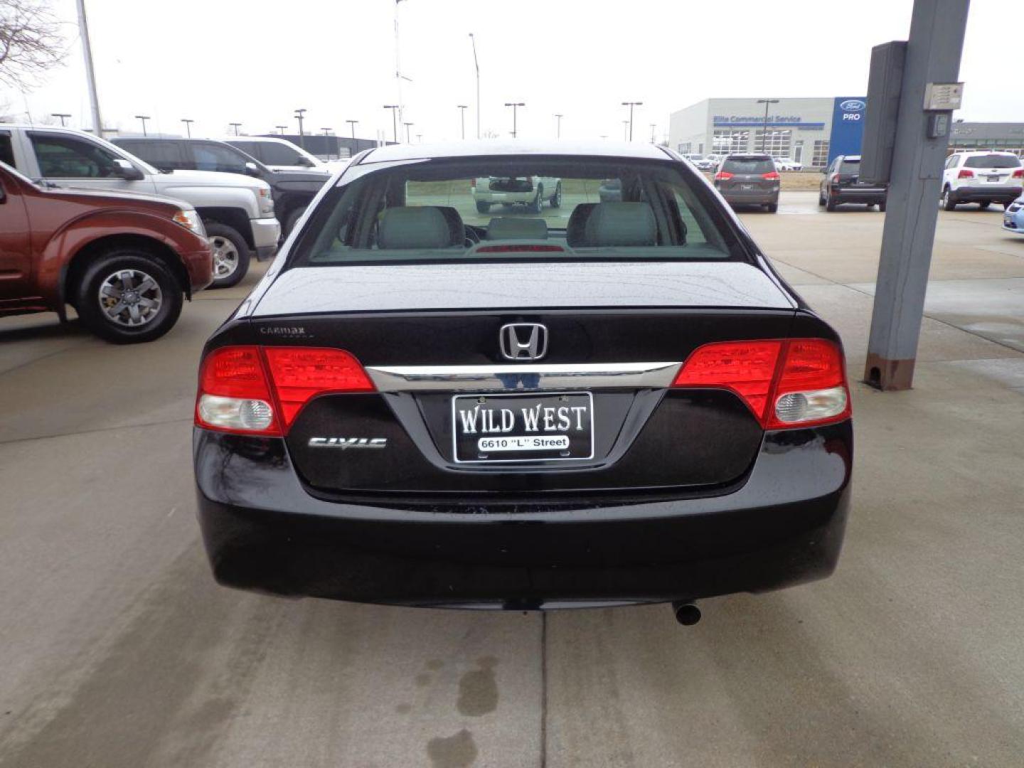 2011 BLACK HONDA CIVIC EX (19XFA1F82BE) with an 1.8L engine, Automatic transmission, located at 6610 L St., Omaha, NE, 68117, (402) 731-7800, 41.212872, -96.014702 - Photo#4