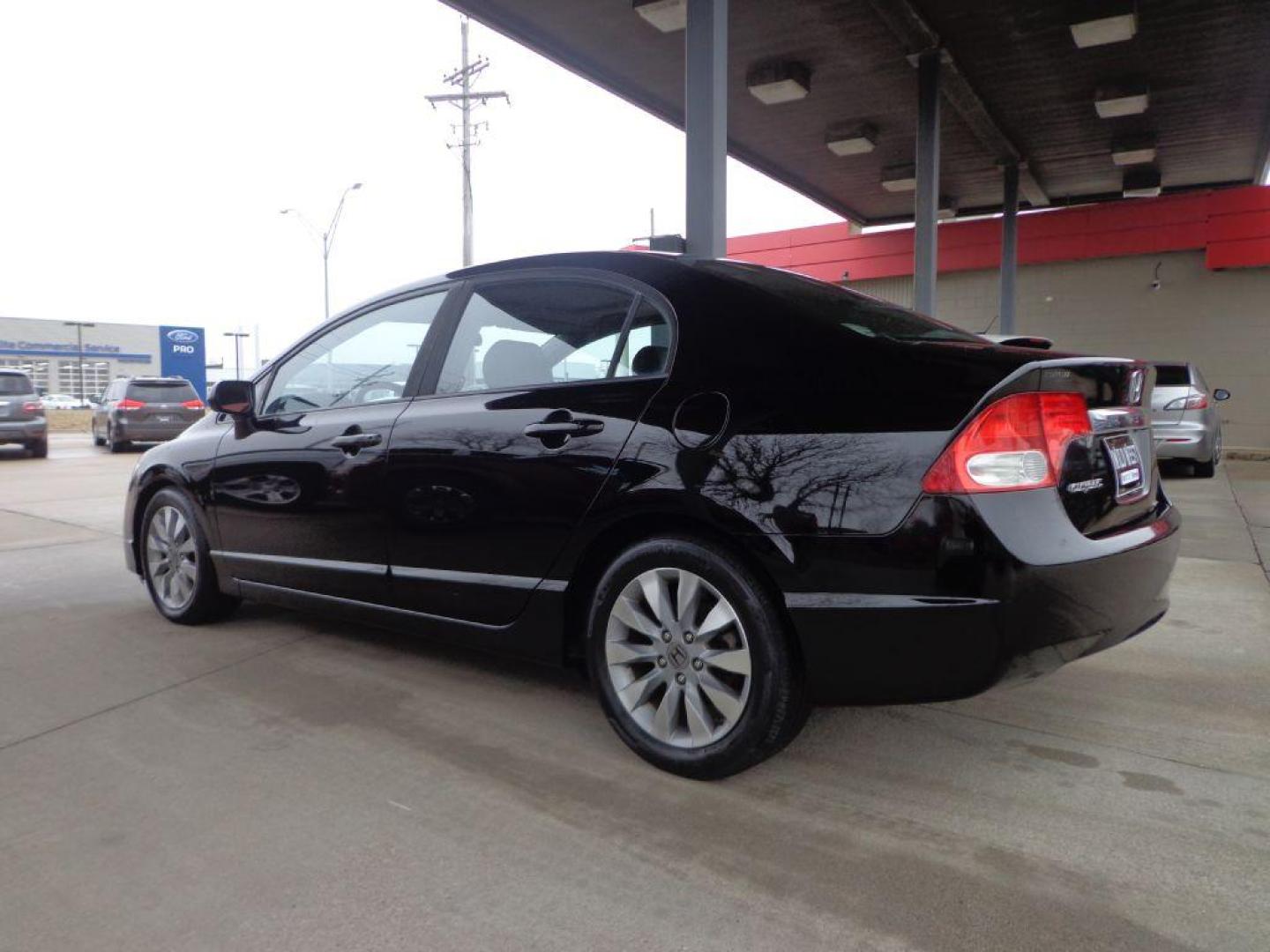 2011 BLACK HONDA CIVIC EX (19XFA1F82BE) with an 1.8L engine, Automatic transmission, located at 6610 L St., Omaha, NE, 68117, (402) 731-7800, 41.212872, -96.014702 - Photo#5