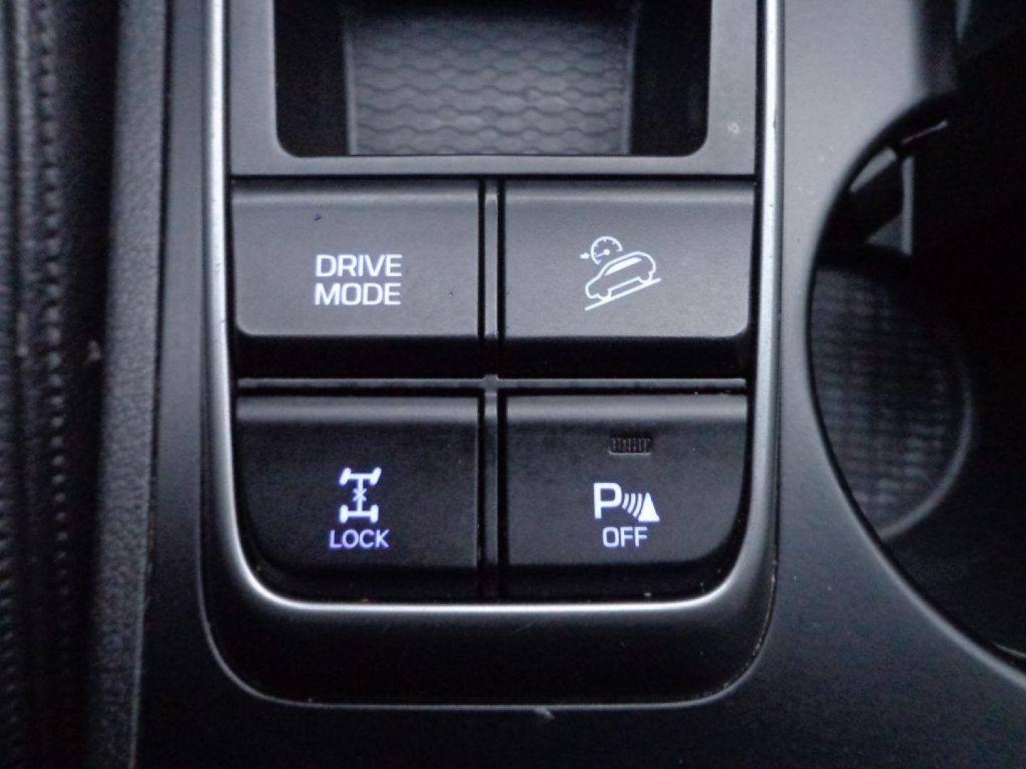 2017 GRAY HYUNDAI TUCSON LIMITED (KM8J3CA24HU) with an 1.6L engine, Automatic transmission, located at 6610 L St., Omaha, NE, 68117, (402) 731-7800, 41.212872, -96.014702 - SHARP LIMITED MODEL WITH A CLEAN CARFAX, LOW MILEAGE, ULTIMATE PACKAGE, PANO ROOF, DRIVER ASSIST, PREMIUM AUDIO, HEATED/COOLED SEATS, NAV AND MUCH MORE! *****We have found that most customers do the majority of their shopping online before visiting a dealership. For this reason we feel it nece - Photo#23