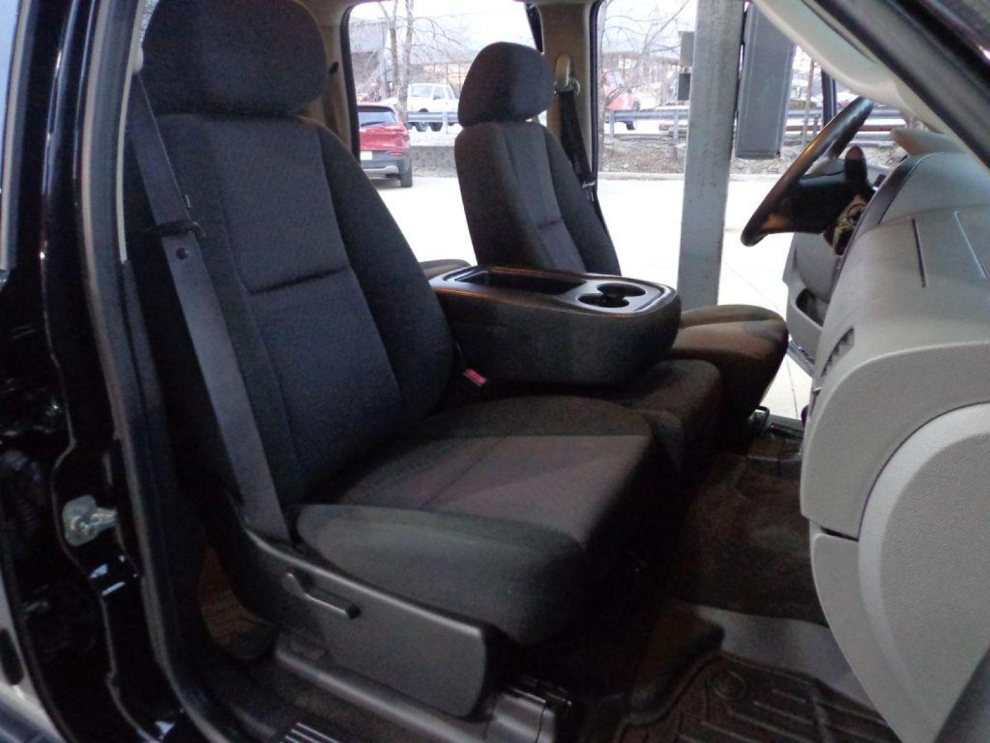 2011 BLACK CHEVROLET SILVERADO 1500 LS (3GCPKREA0BG) with an 4.8L engine, Automatic transmission, located at 6610 L St., Omaha, NE, 68117, (402) 731-7800, 41.212872, -96.014702 - SHARP SILVERADO WITH A CLEAN CARFAX LOW MILES AND A NICE SET OF MICHELINS! *****We have found that most customers do the majority of their shopping online before visiting a dealership. For this reason we feel it necessary to have a competitive price on our used vehicles right up front. We spen - Photo#16