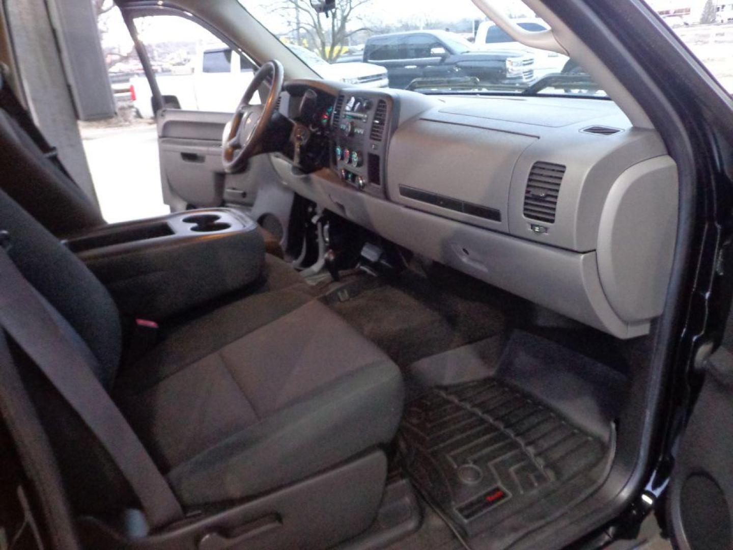 2011 BLACK CHEVROLET SILVERADO 1500 LS (3GCPKREA0BG) with an 4.8L engine, Automatic transmission, located at 6610 L St., Omaha, NE, 68117, (402) 731-7800, 41.212872, -96.014702 - SHARP SILVERADO WITH A CLEAN CARFAX LOW MILES AND A NICE SET OF MICHELINS! *****We have found that most customers do the majority of their shopping online before visiting a dealership. For this reason we feel it necessary to have a competitive price on our used vehicles right up front. We spen - Photo#17