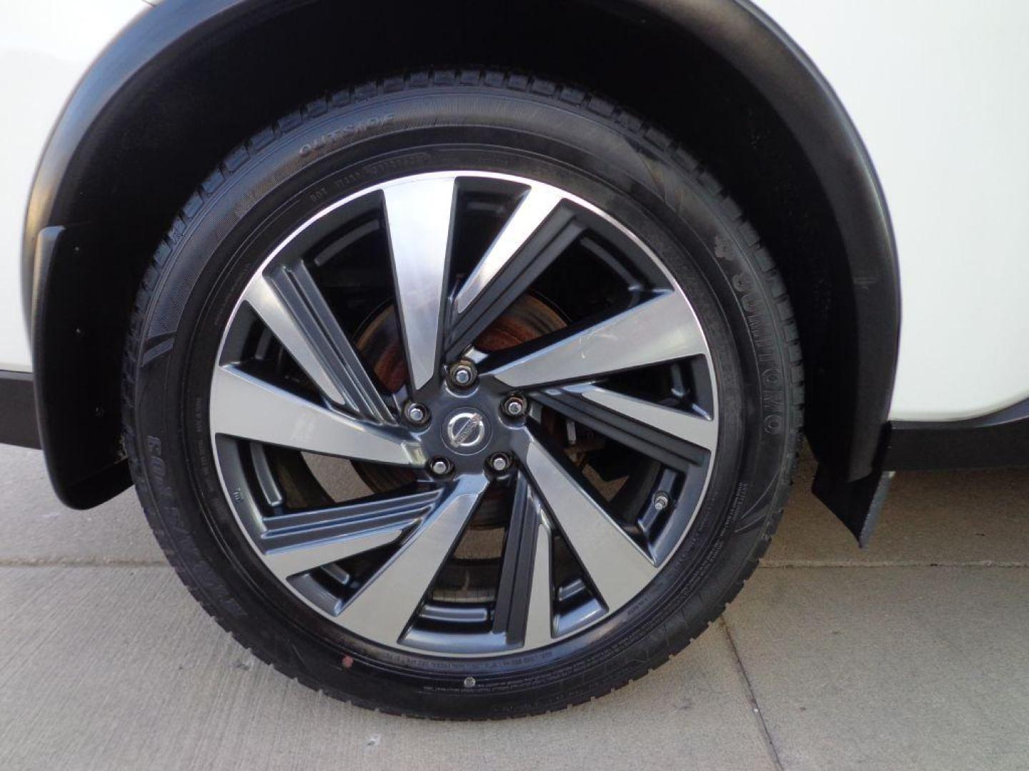 2016 WHITE NISSAN MURANO SL (5N1AZ2MH1GN) with an 3.5L engine, Continuously Variable transmission, located at 6610 L St., Omaha, NE, 68117, (402) 731-7800, 41.212872, -96.014702 - SHARP PLATINUM MODEL LOADED WITH OPTIONS AND NEWER TIRES! *****We have found that most customers do the majority of their shopping online before visiting a dealership. For this reason we feel it necessary to have a competitive price on our used vehicles right up front. We spend time researchi - Photo#9