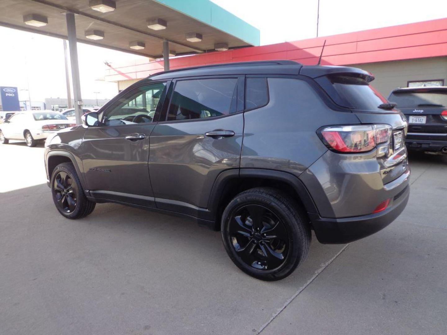 2018 BLACK JEEP COMPASS ALTITUDE (3C4NJDBB2JT) with an 2.4L engine, Automatic transmission, located at 6610 L St., Omaha, NE, 68117, (402) 731-7800, 41.212872, -96.014702 - Photo#5